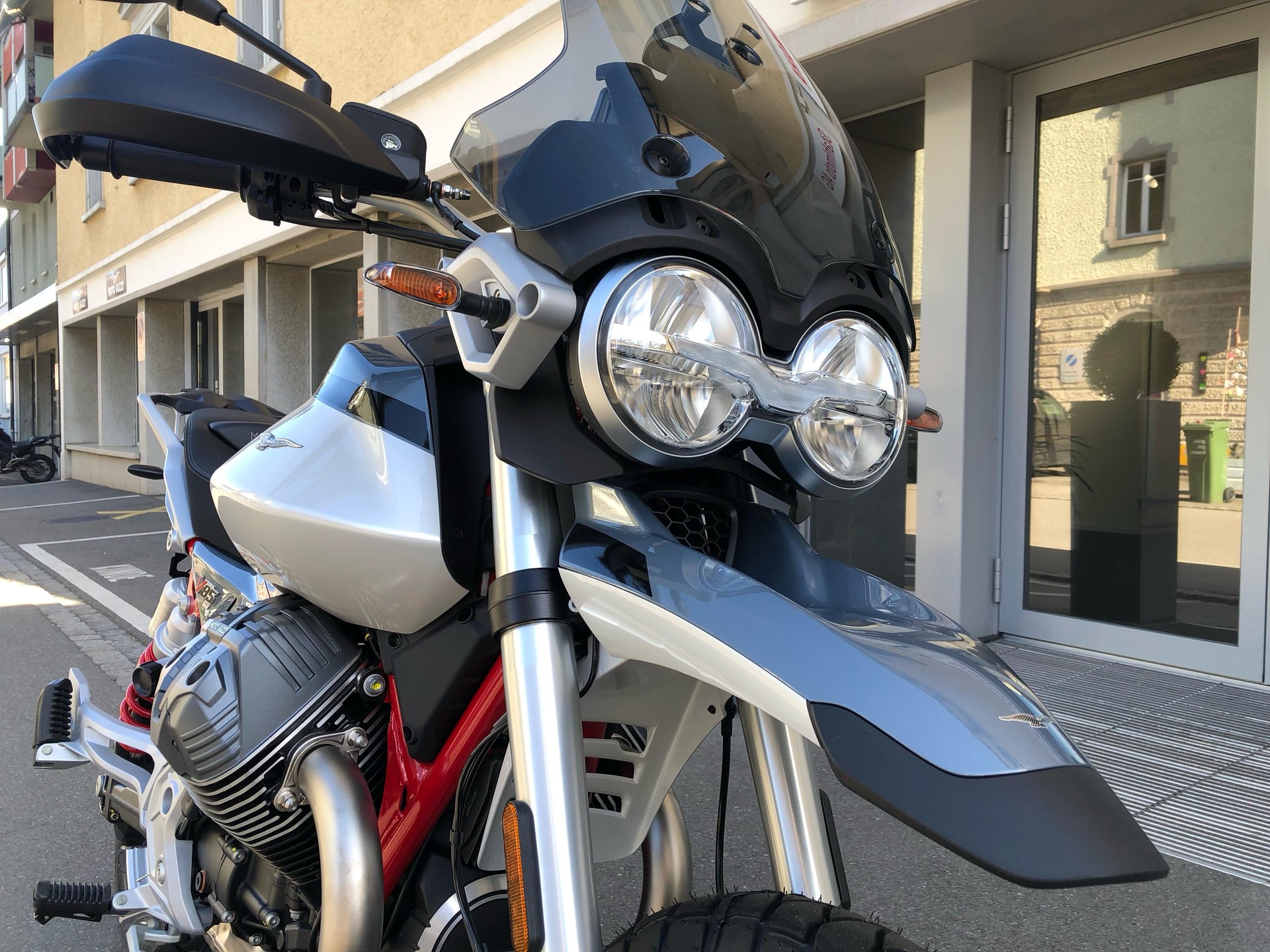 MOTO GUZZI V85 TT E5+-showroom-element-2