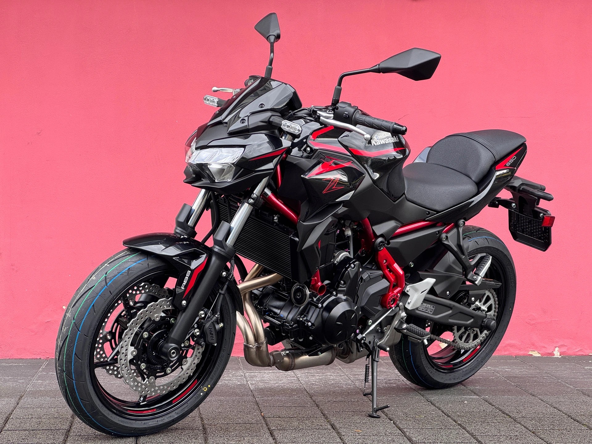 KAWASAKI Z 650-showroom-element-2