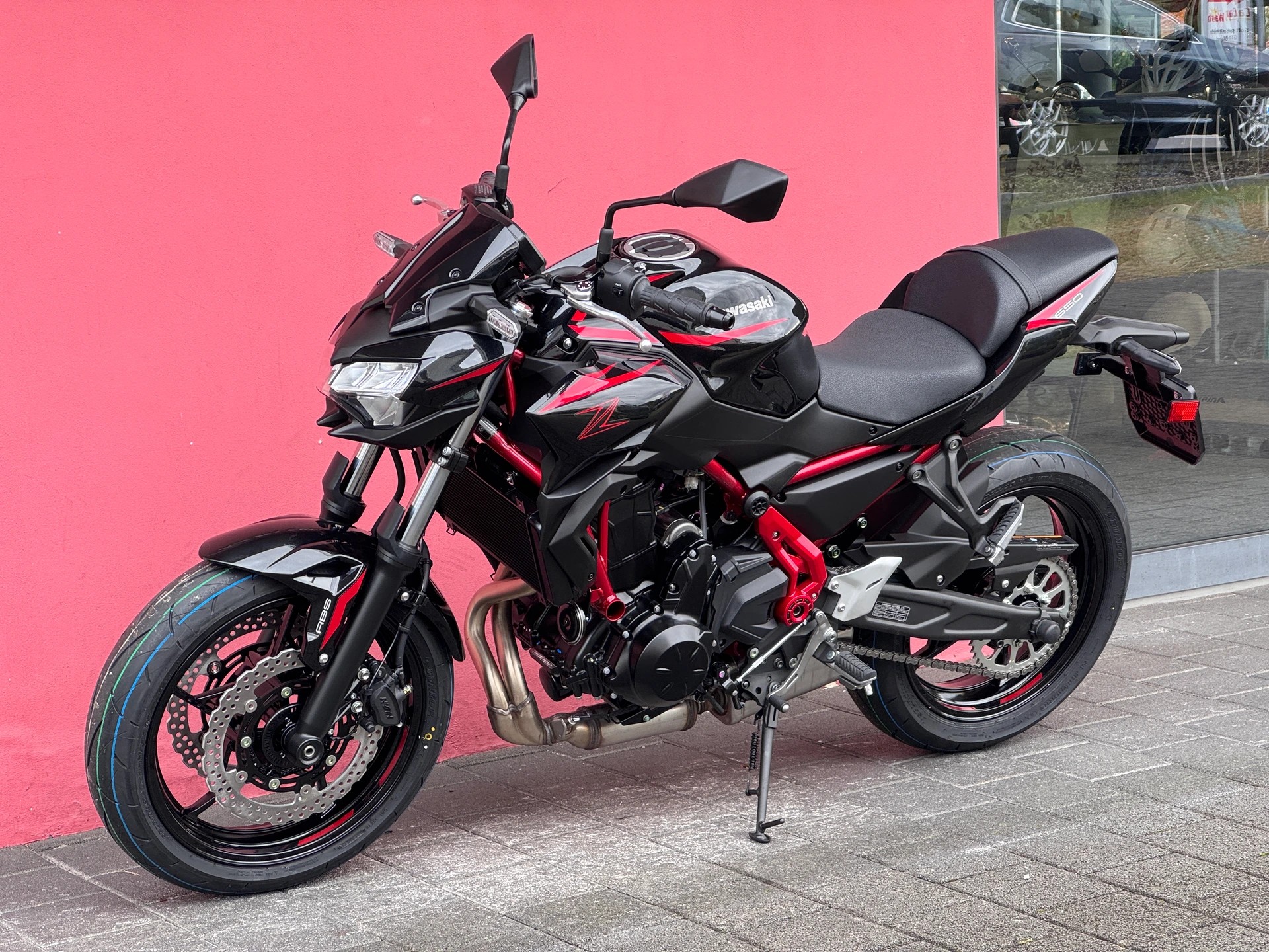 KAWASAKI Z 650-showroom-element-3