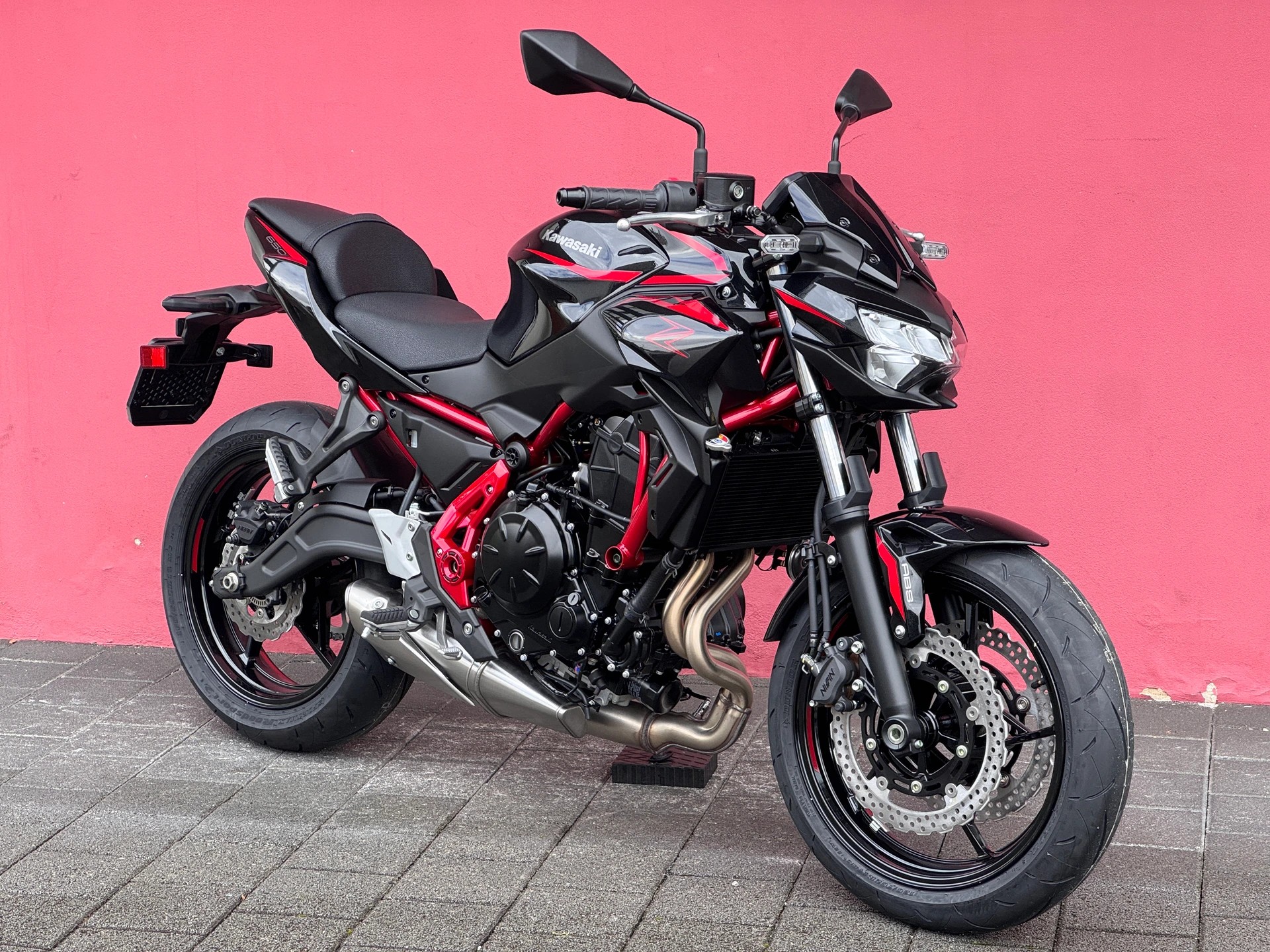 KAWASAKI Z 650-showroom-element-1