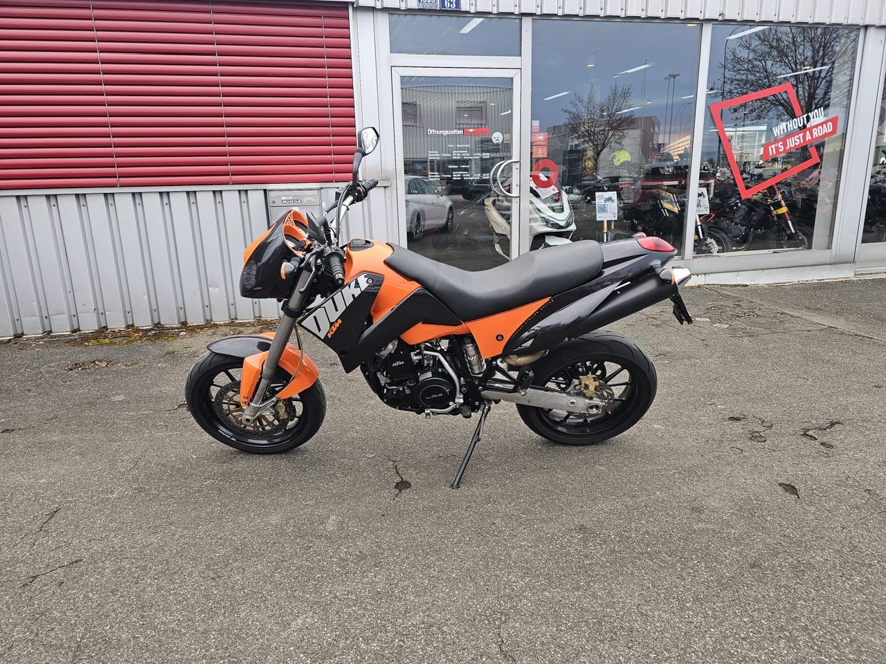 KTM 640 Duke-E II (25kW)-showroom-element-2