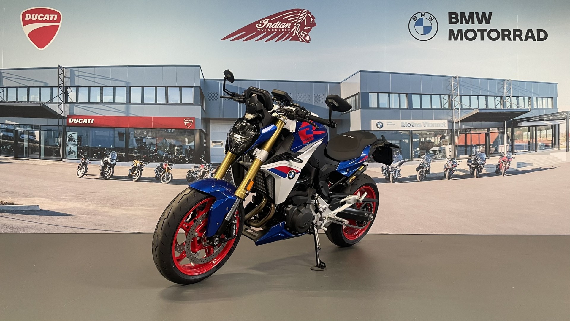 BMW F 900 R Sport-showroom-element-2