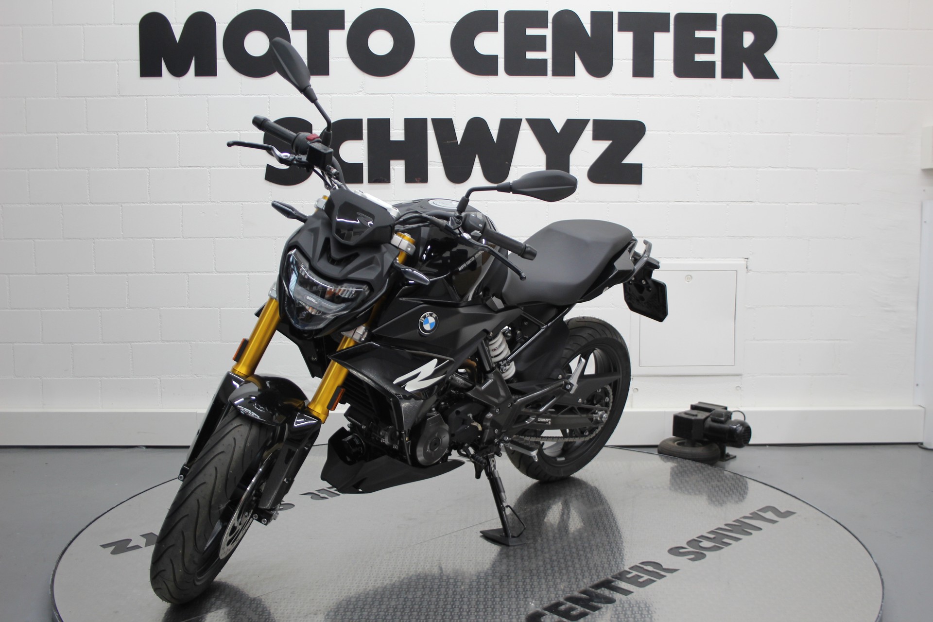 BMW G 310 R-showroom-element-3