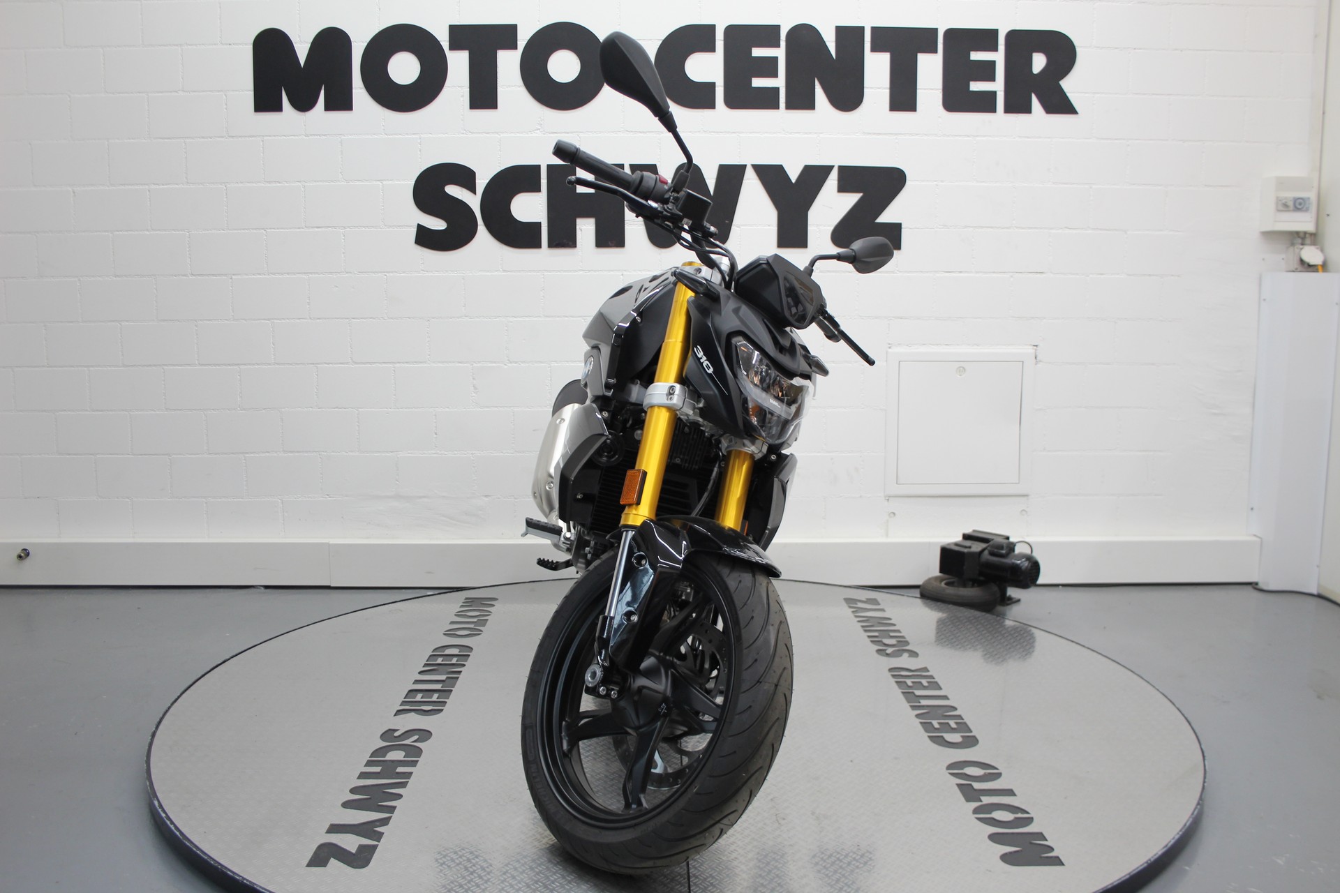 BMW G 310 R-showroom-element-2