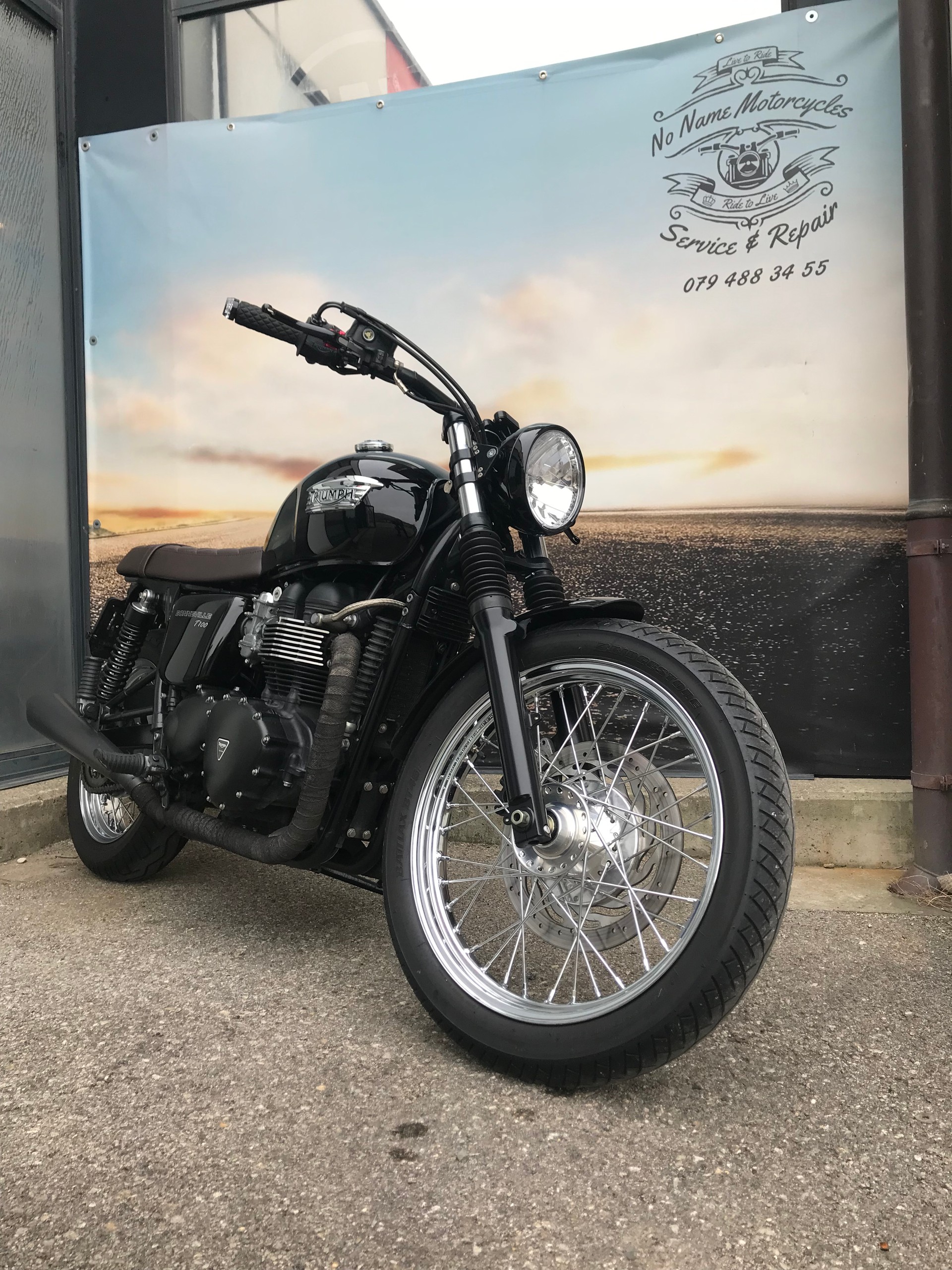 TRIUMPH Bonneville 900 i T 100
