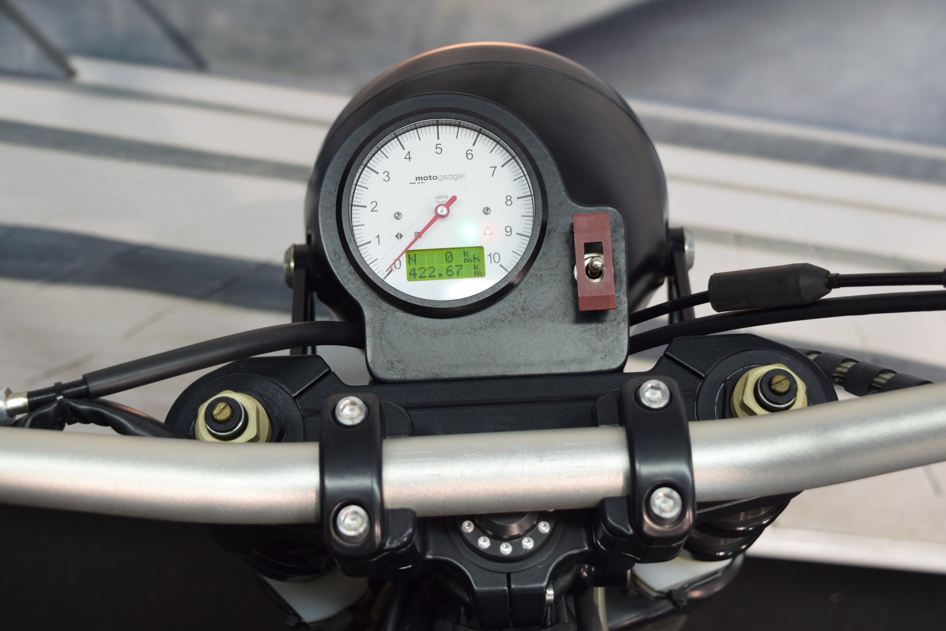 TRIUMPH Thruxton 900 High-End Custom Bike by britalmoto-image-8
