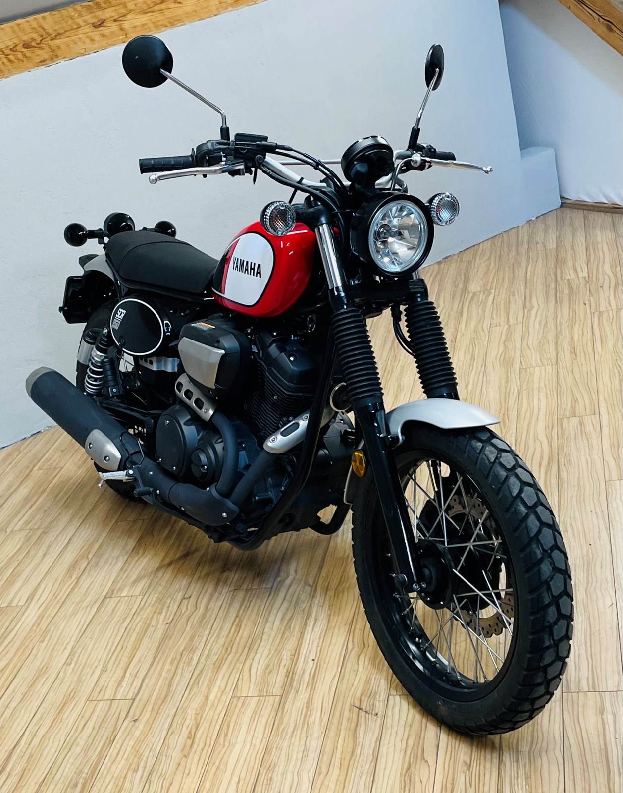YAMAHA SCR 950 ABS