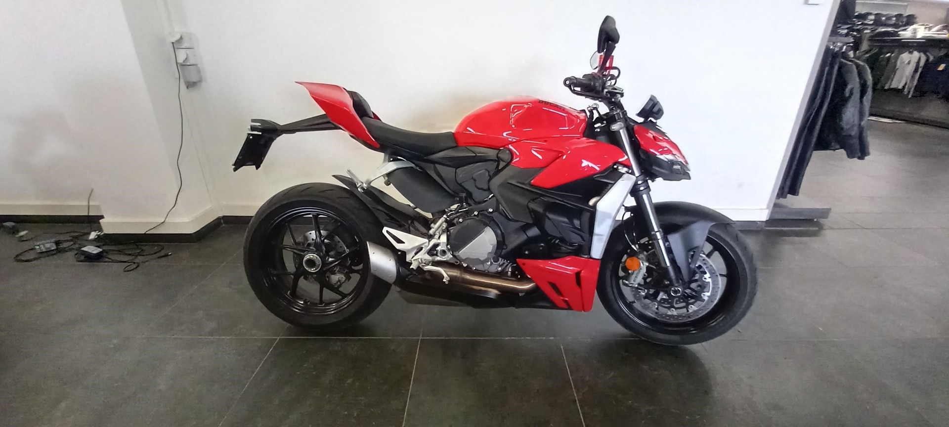 DUCATI Streetfighter V2