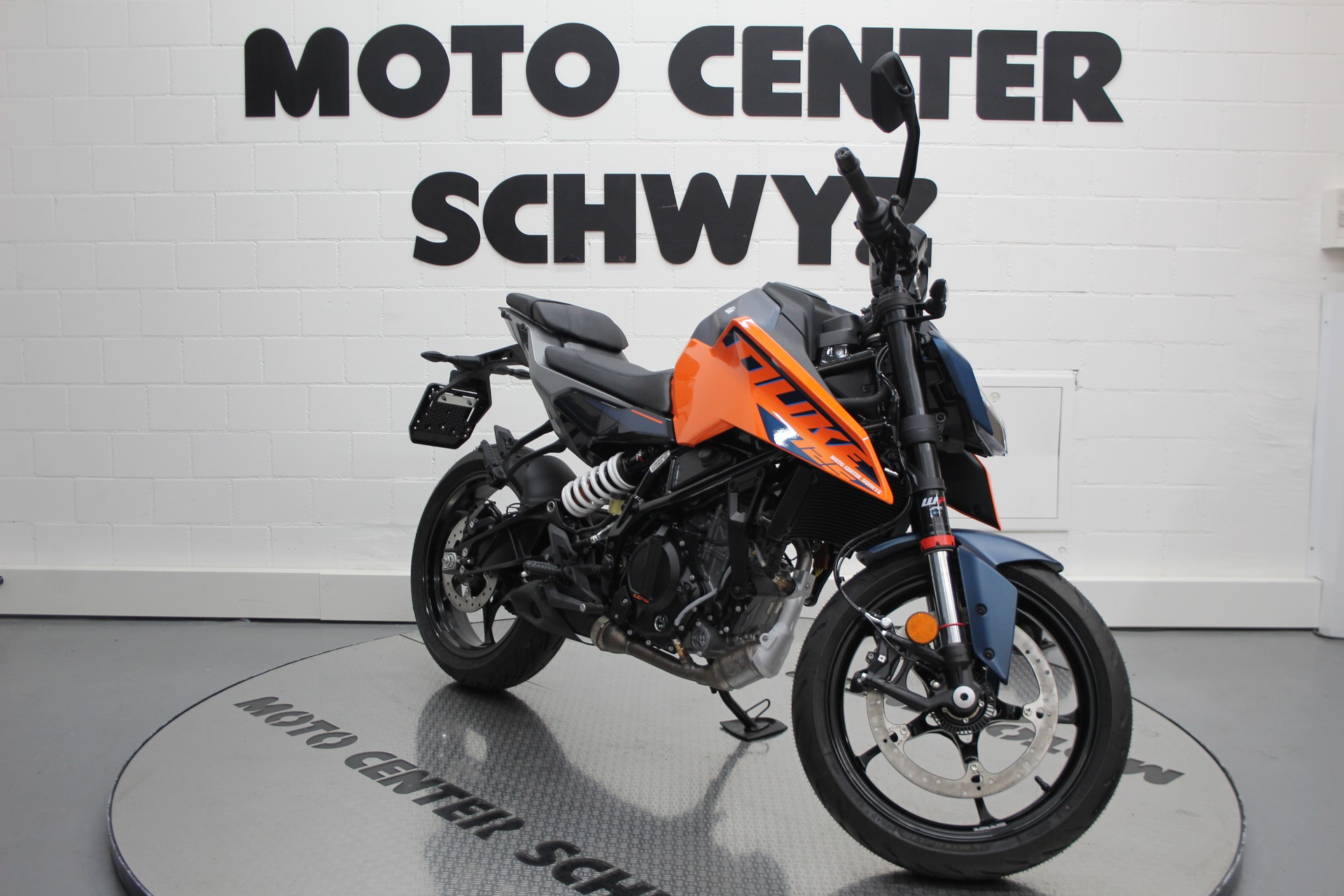 KTM 125 Duke-showroom-element-1