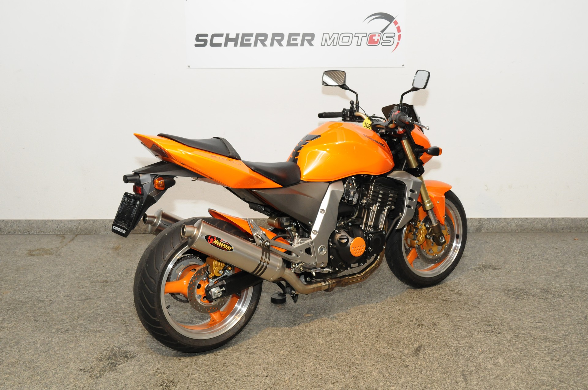 KAWASAKI Z 1000-showroom-element-2