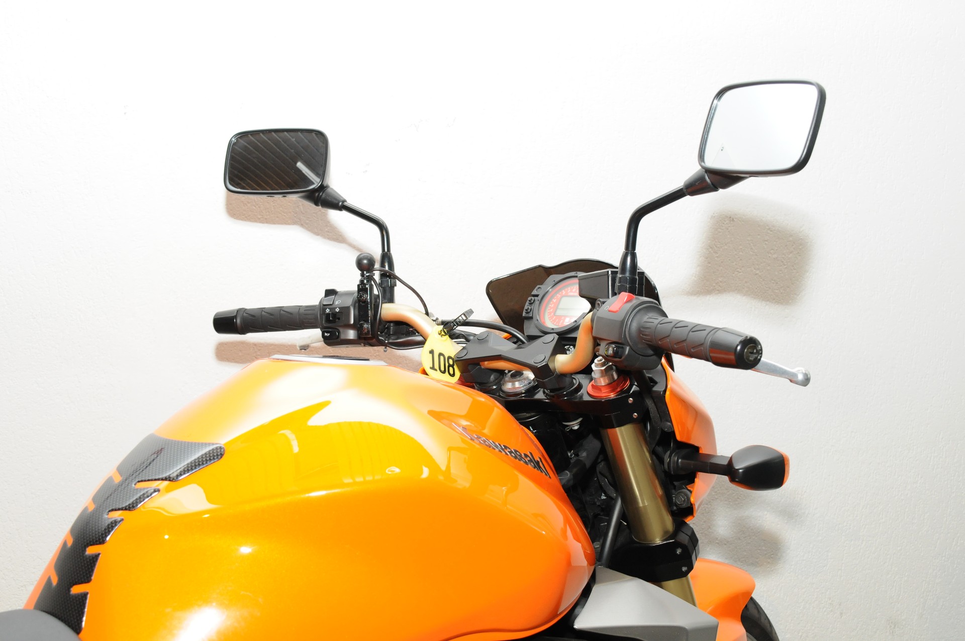 KAWASAKI Z 1000-showroom-element-3