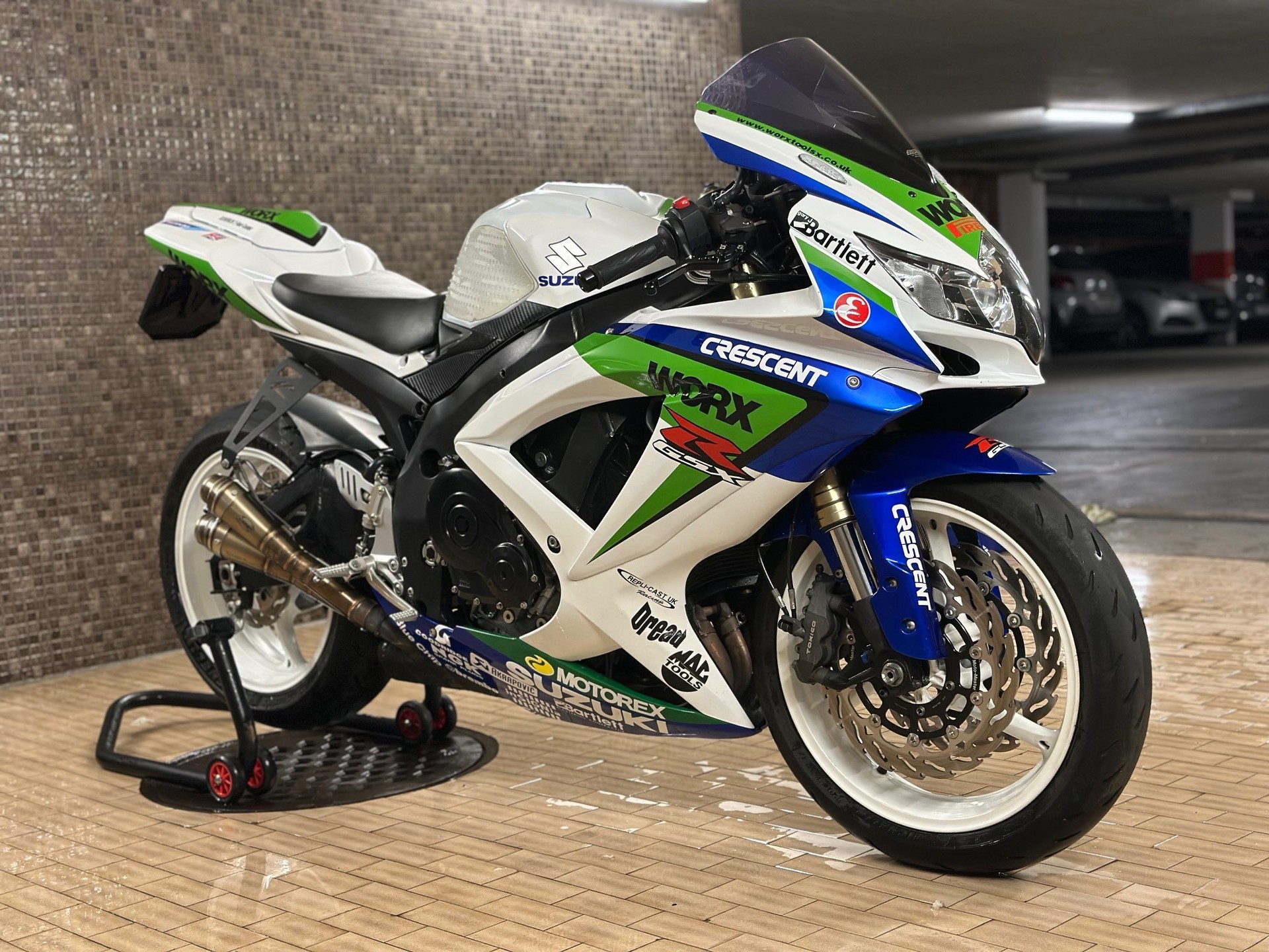 SUZUKI GSX-R 600 K8
