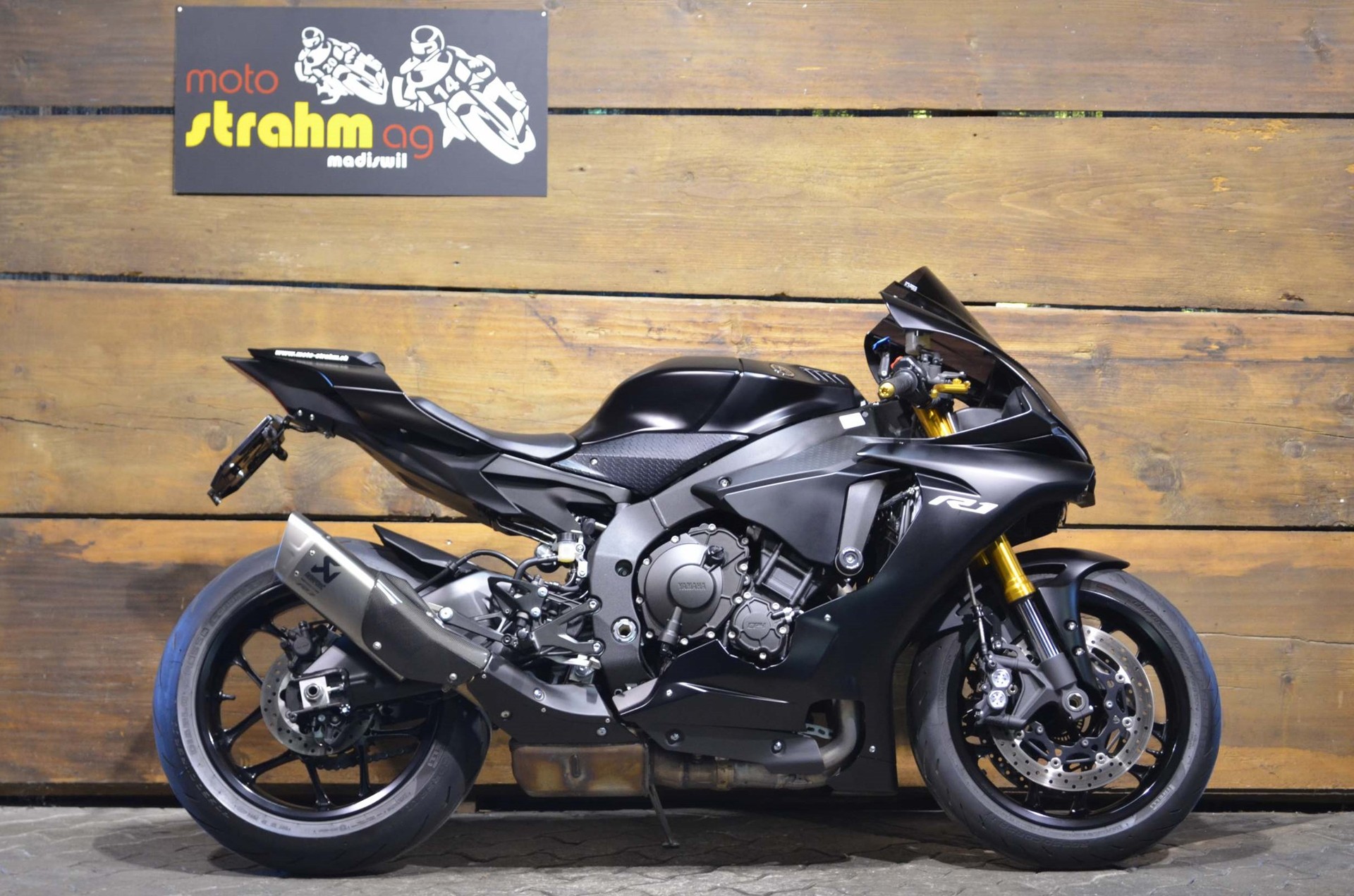 YAMAHA YZF-R1 ABS-showroom-element-1