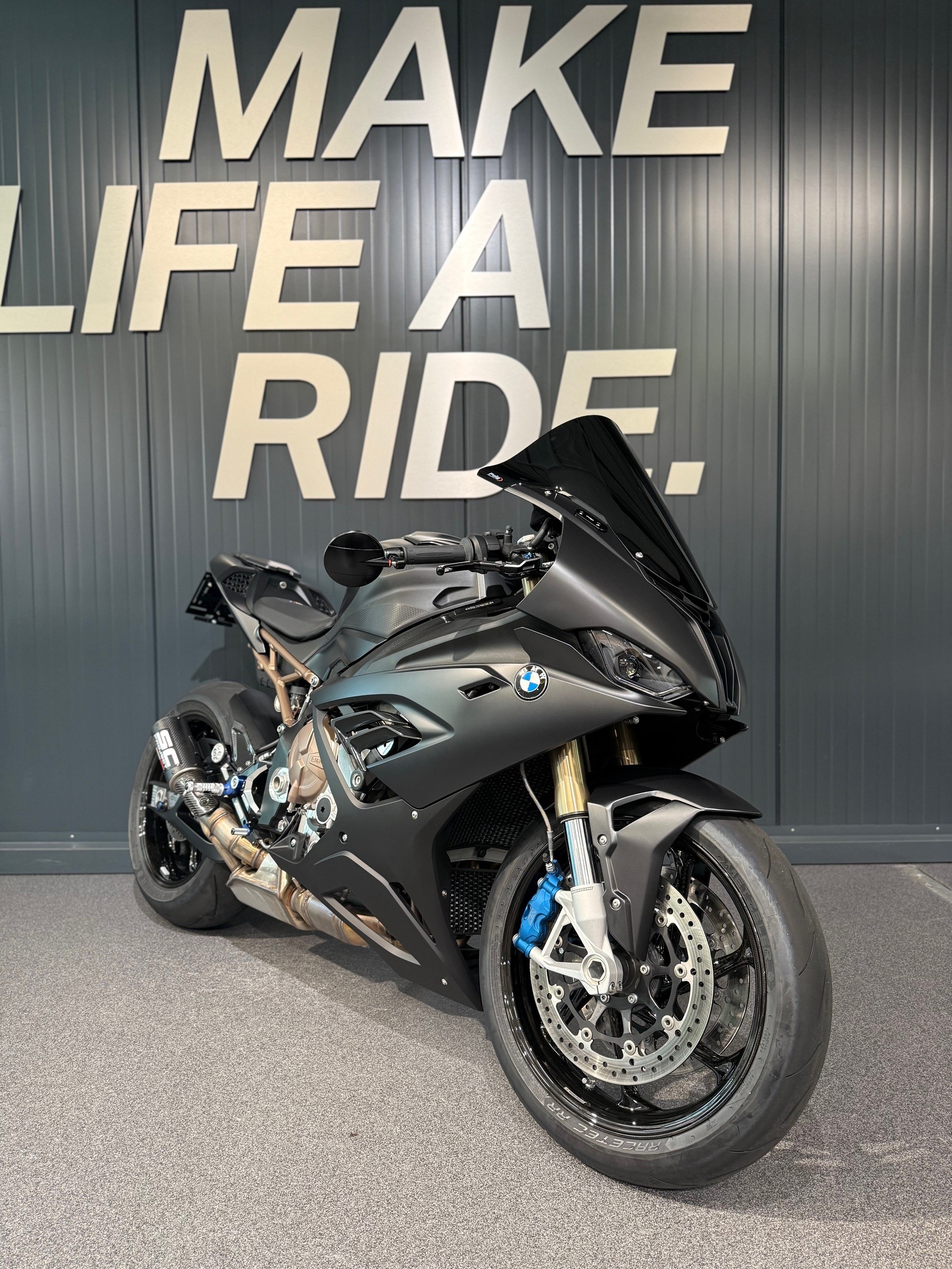 BMW S 1000 RR-showroom-element-1