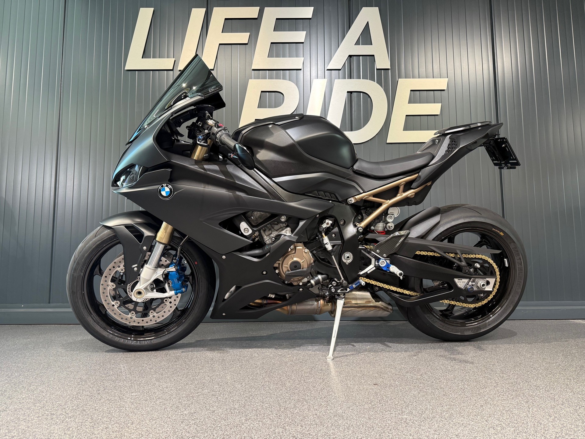 BMW S 1000 RR-showroom-element-2