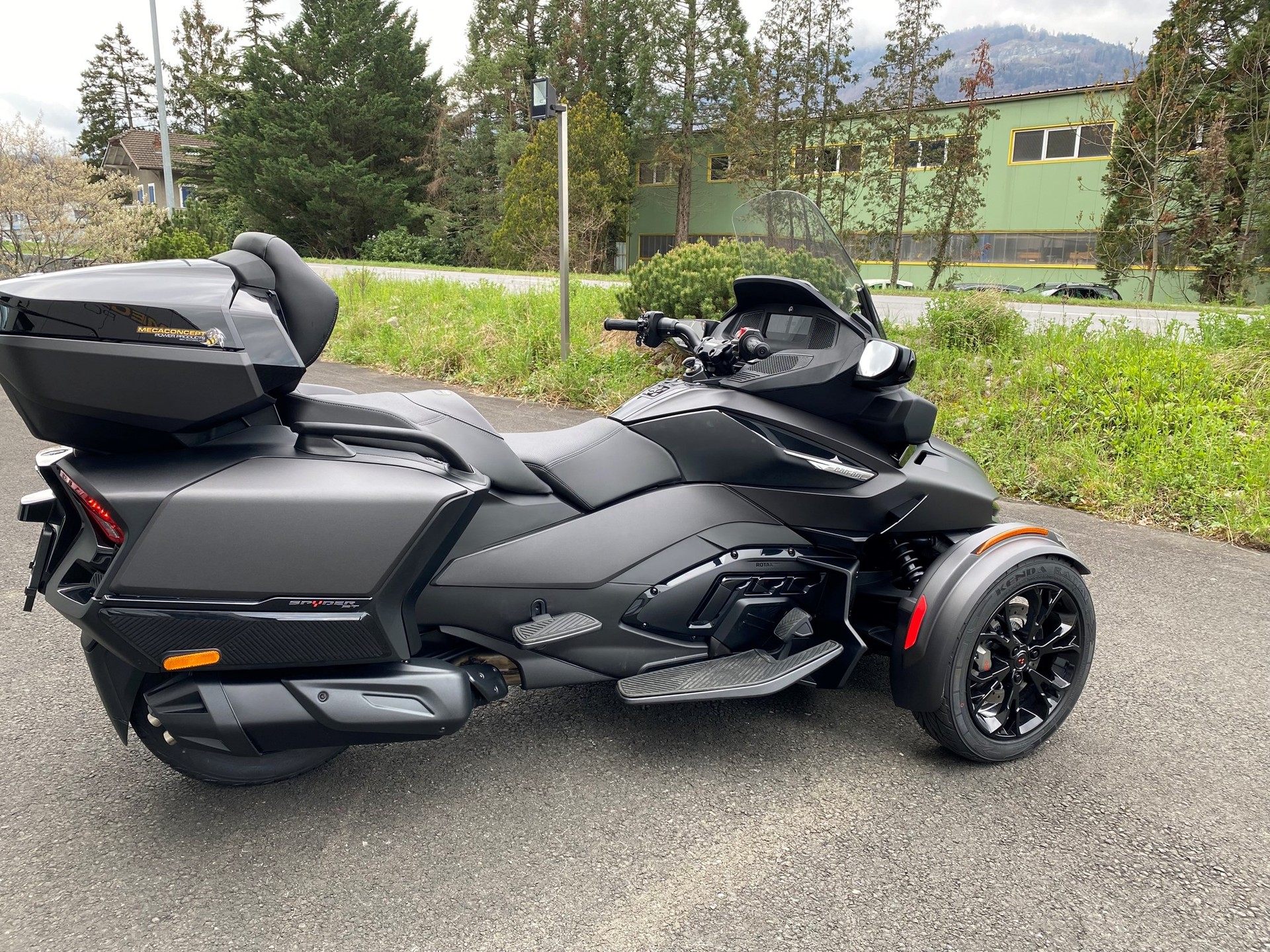 CAN-AM Spyder RT-LTD Dark Edition SE6-image-2