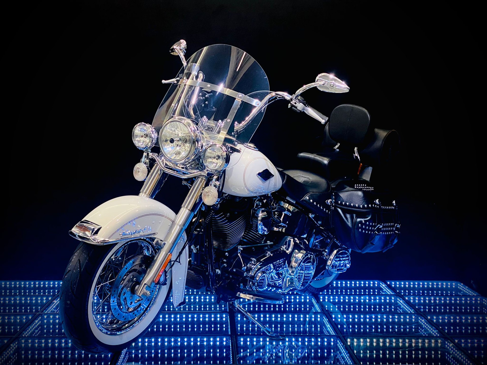HARLEY-DAVIDSON FLSTC Softail Heritage Classic ABS-showroom-element-1