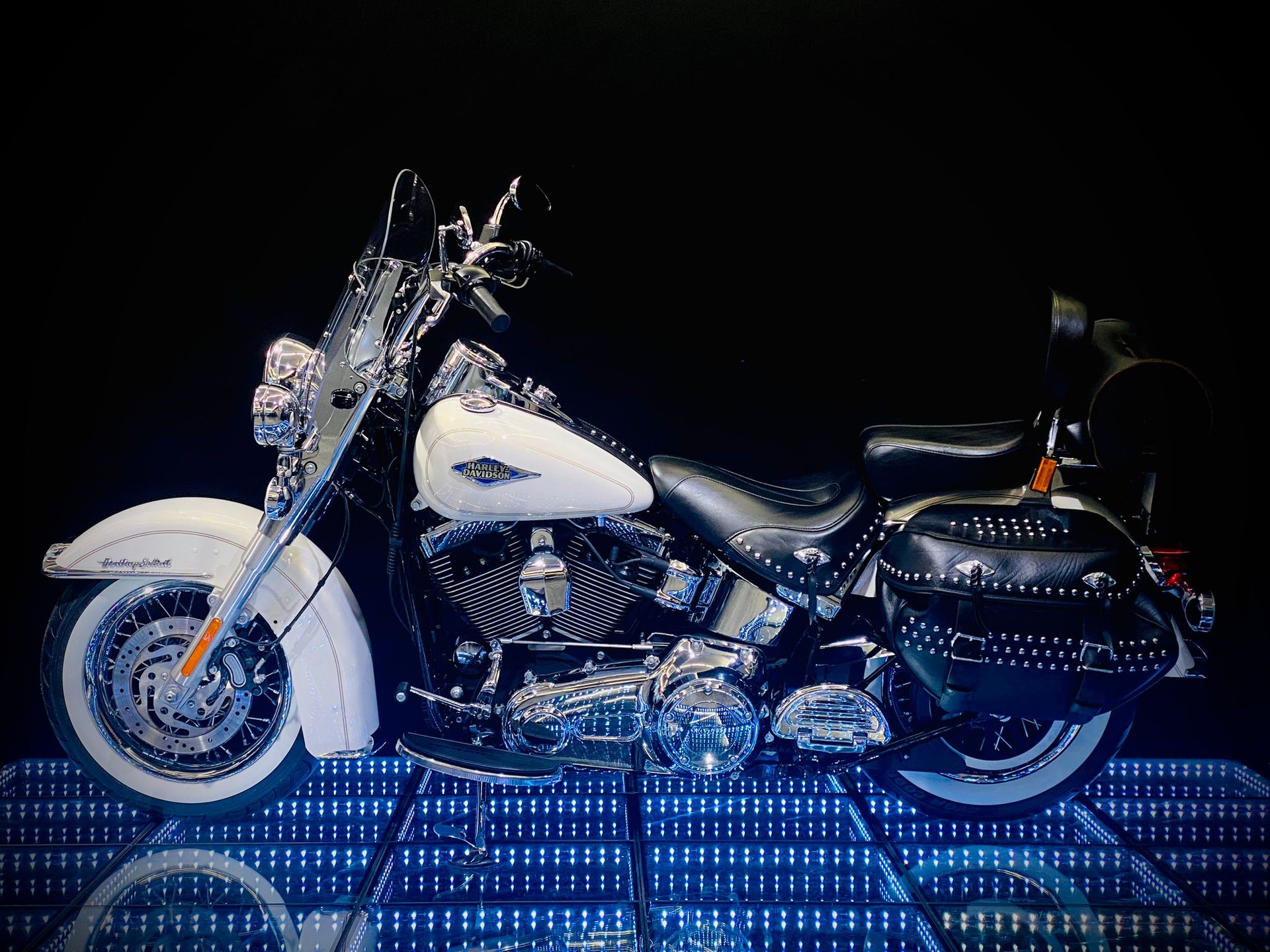 HARLEY-DAVIDSON FLSTC Softail Heritage Classic ABS-showroom-element-2