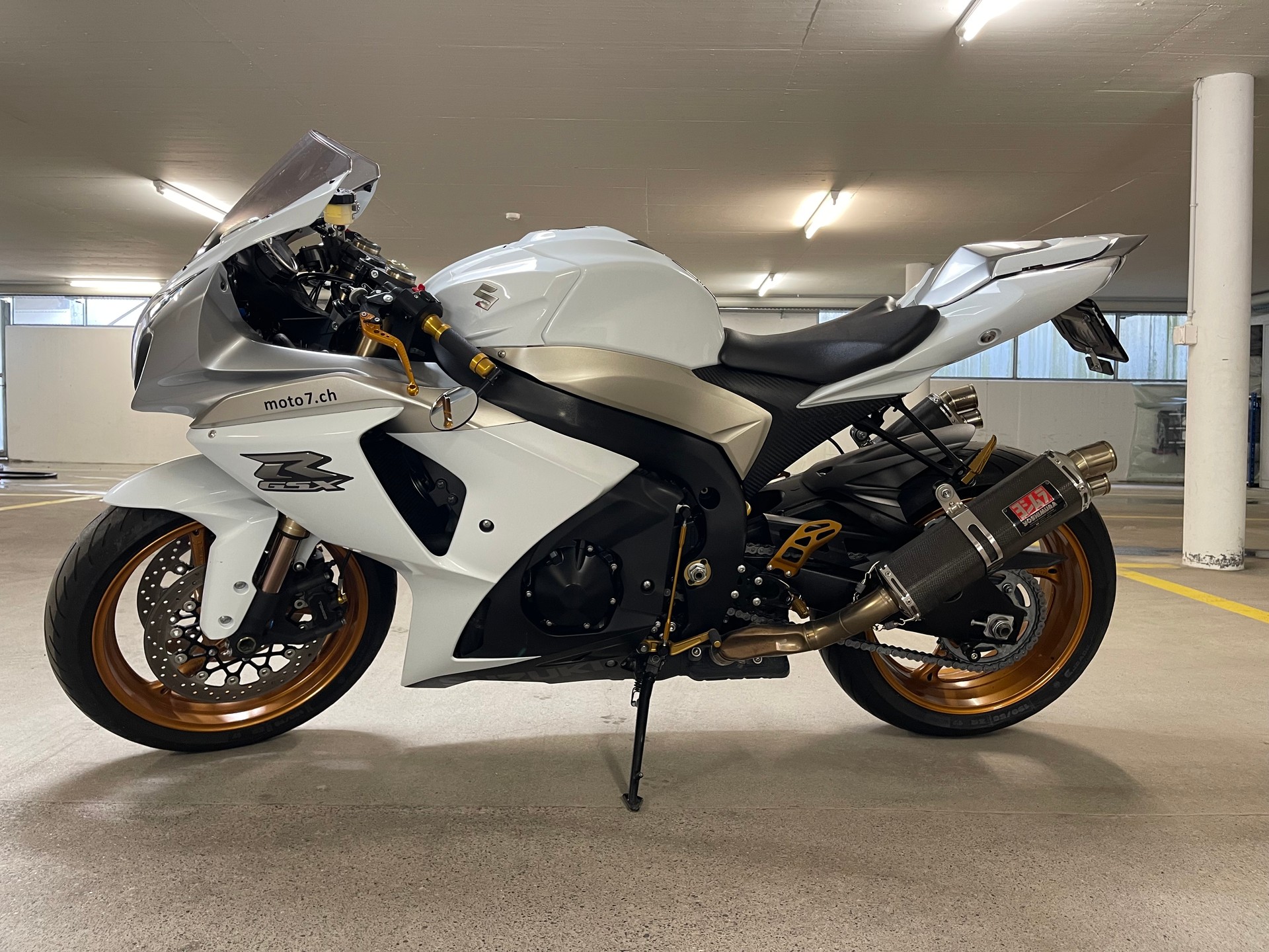 SUZUKI GSX-R 1000 K9