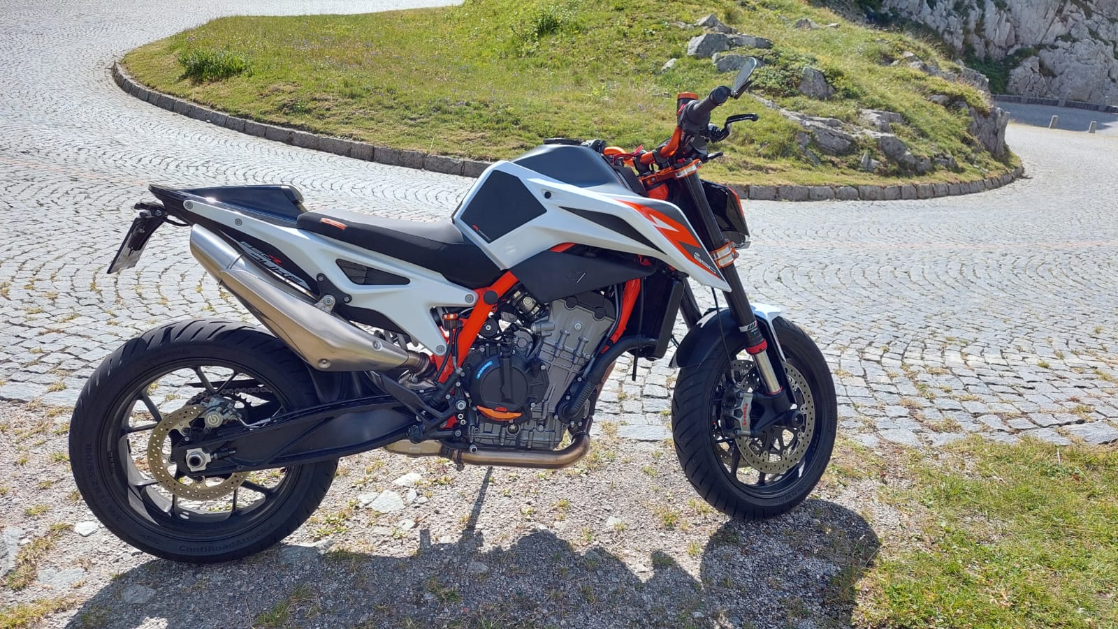 KTM 890 Duke R-image-1