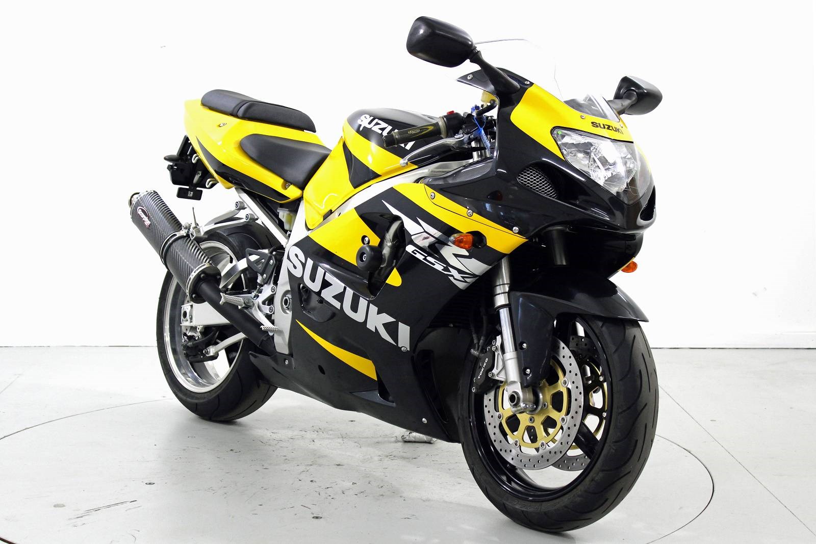 SUZUKI GSX-R 750-showroom-element-1