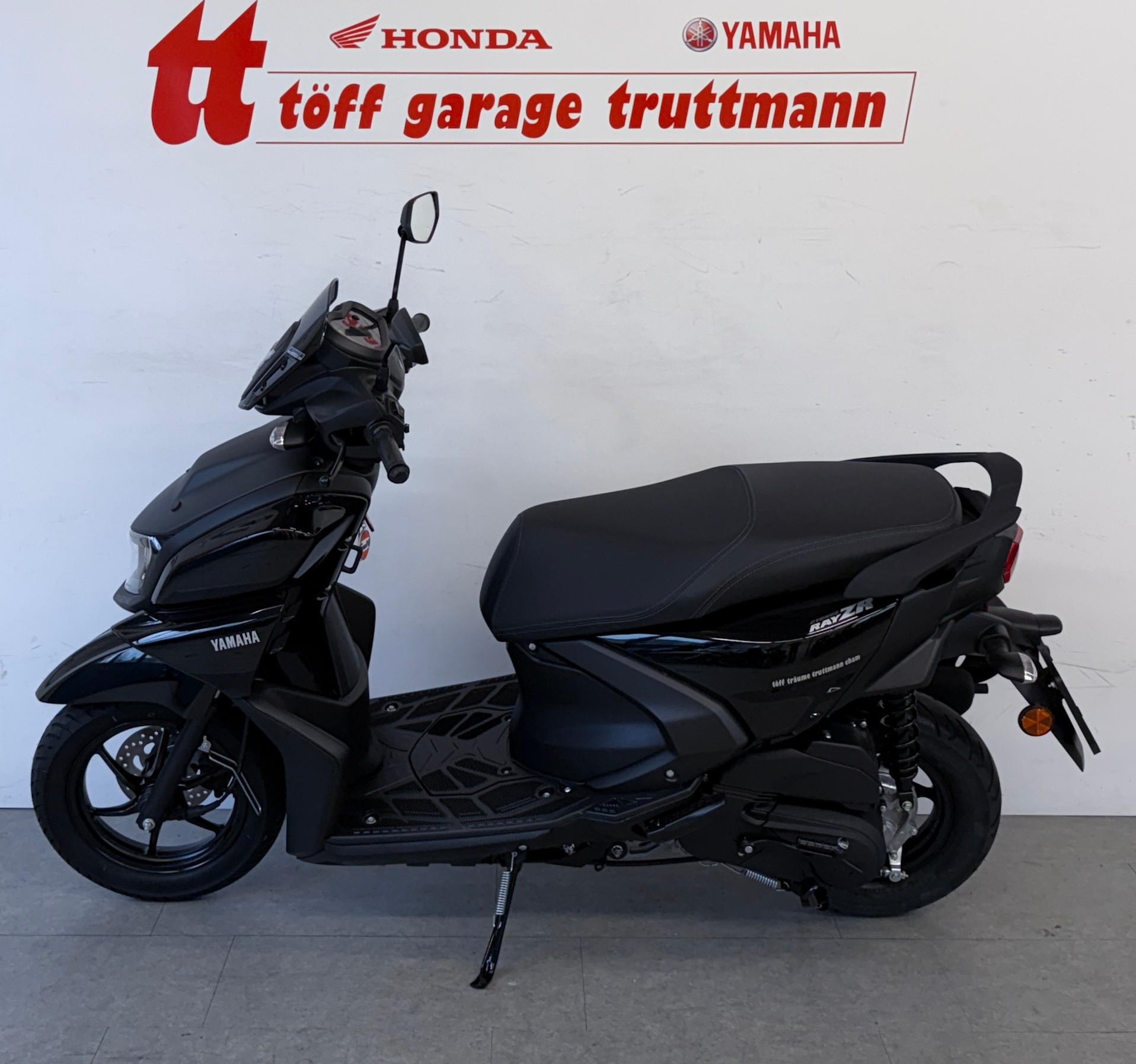 YAMAHA RayZR 125-showroom-element-1