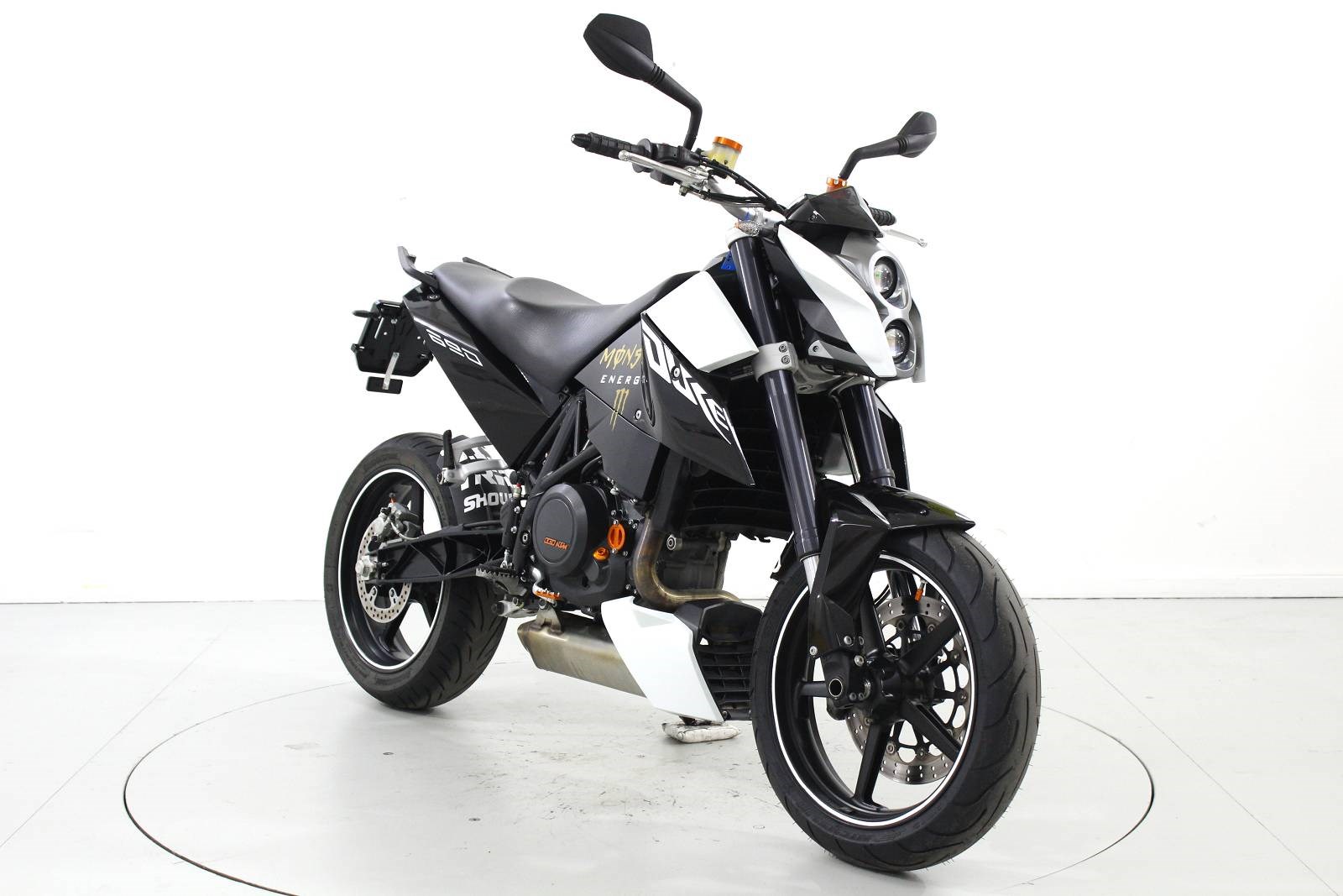 KTM Duke 690-showroom-element-1