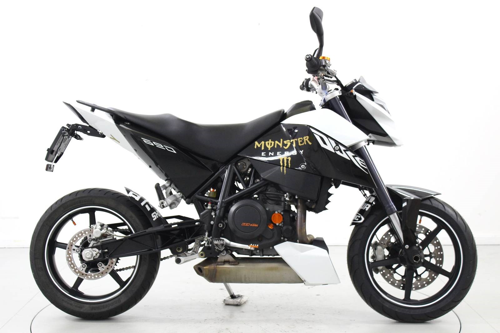 KTM Duke 690-showroom-element-3