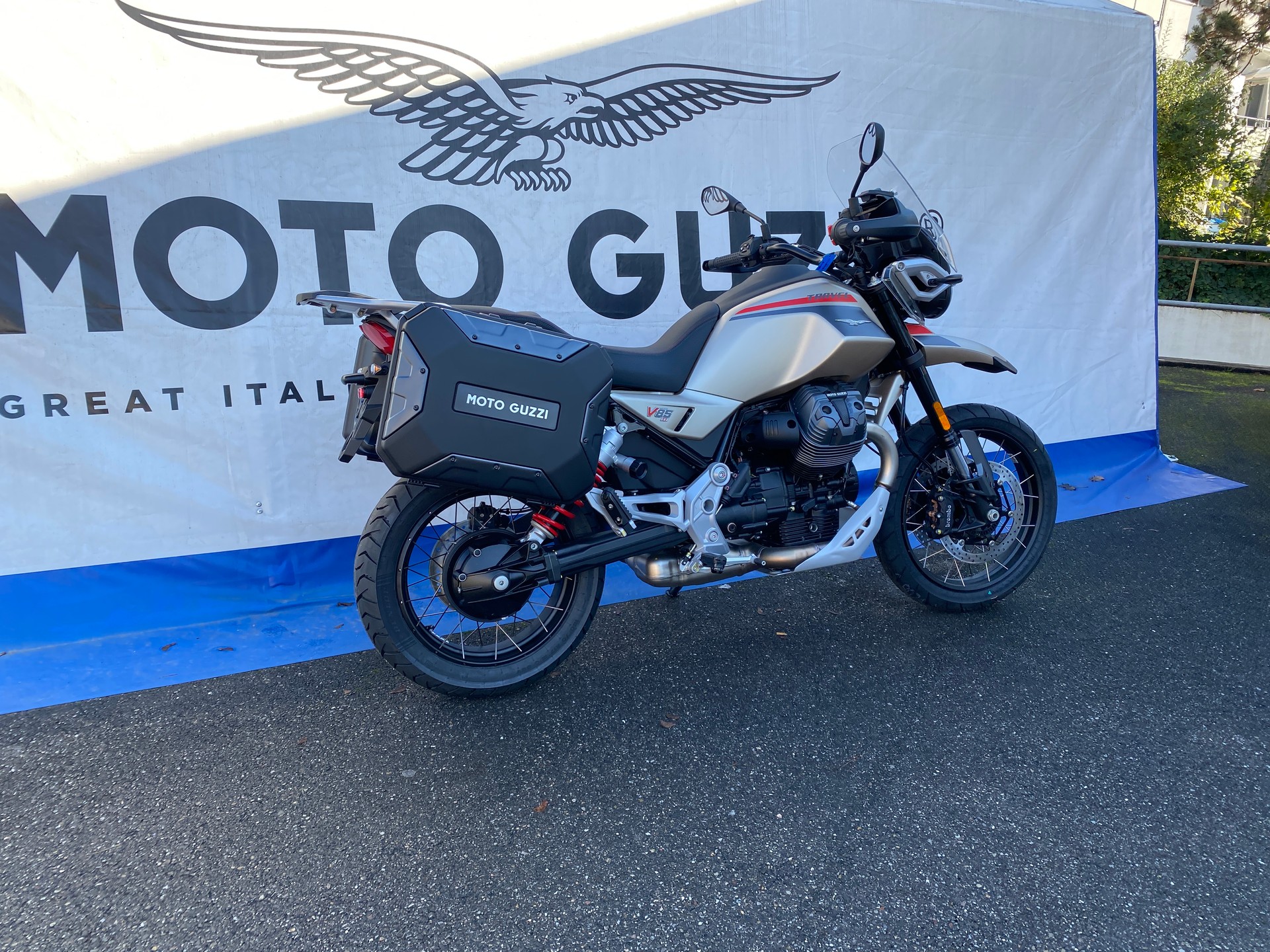 MOTO GUZZI V85 TT Travel EU5+-showroom-element-1