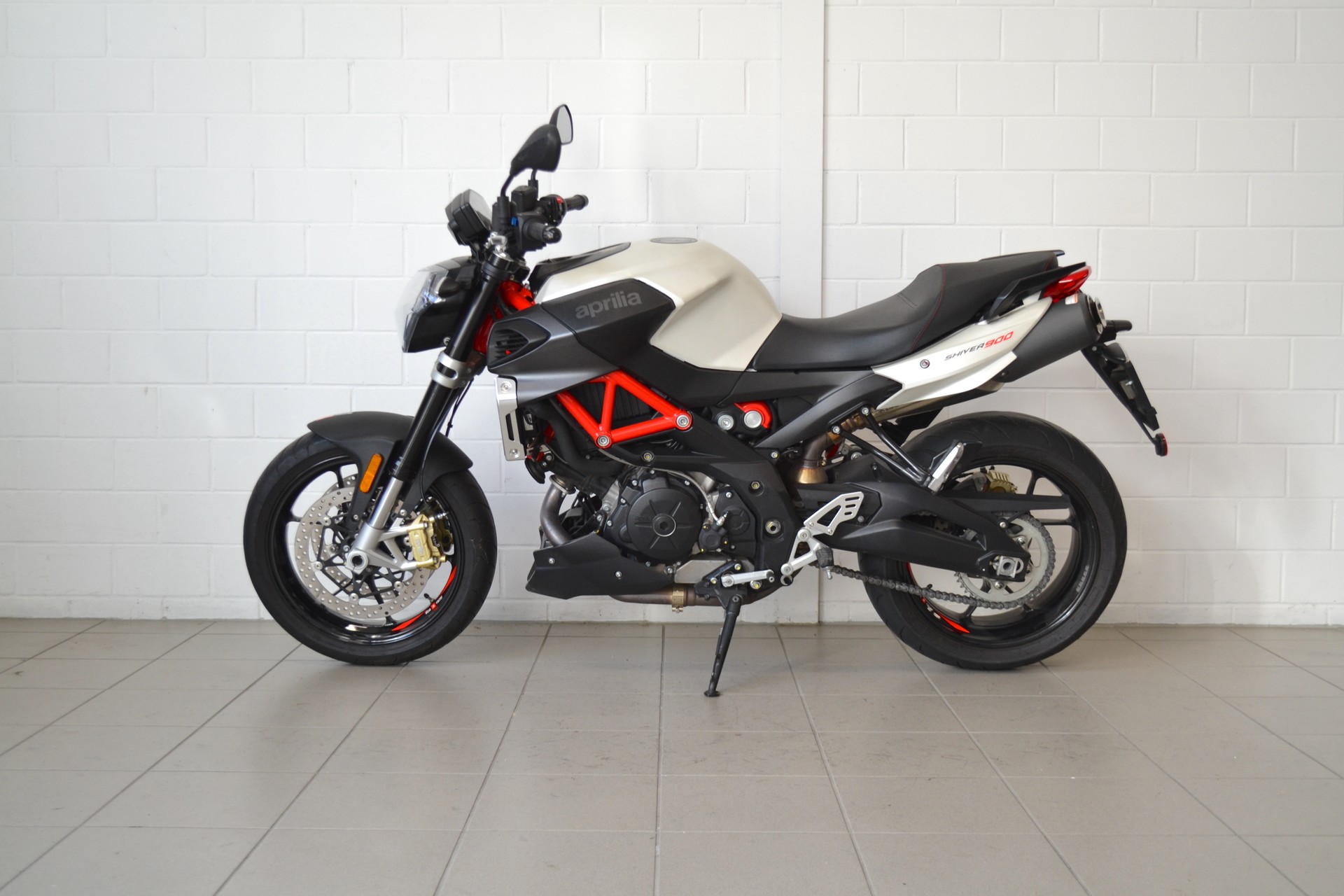 APRILIA SL 900 Shiver ABS (35kW)-showroom-element-2