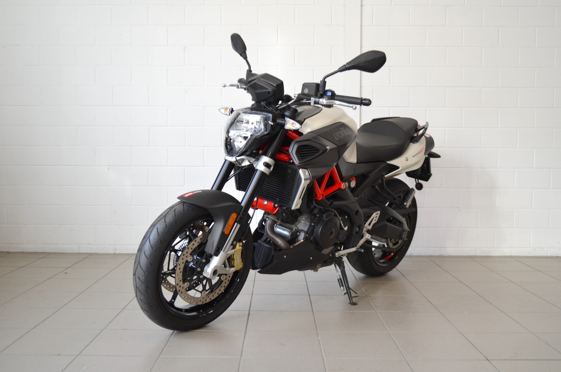 APRILIA SL 900 Shiver ABS (35kW)-showroom-element-1