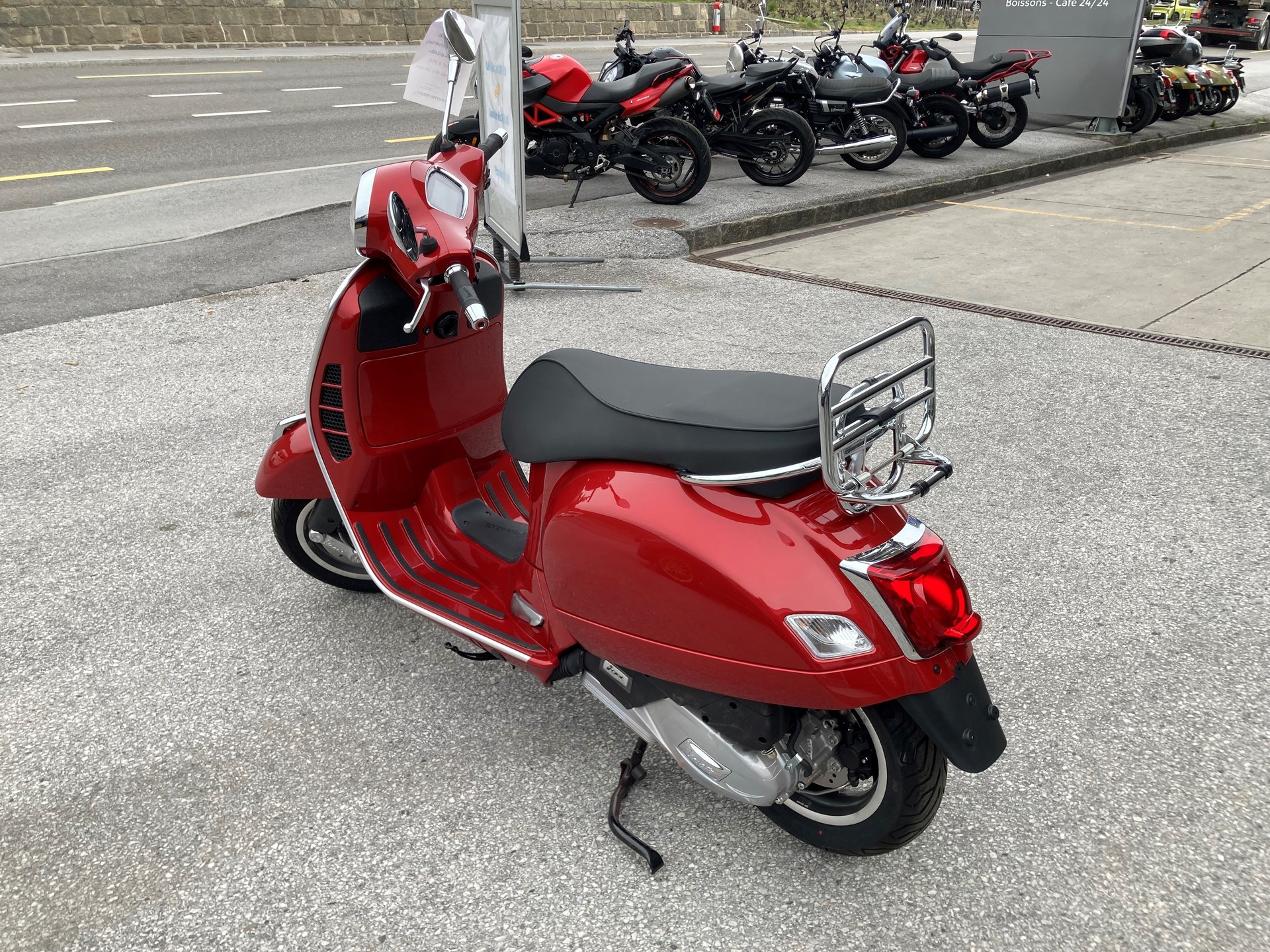 PIAGGIO Vespa GTS 125 75th Anniversary ABS-image-4
