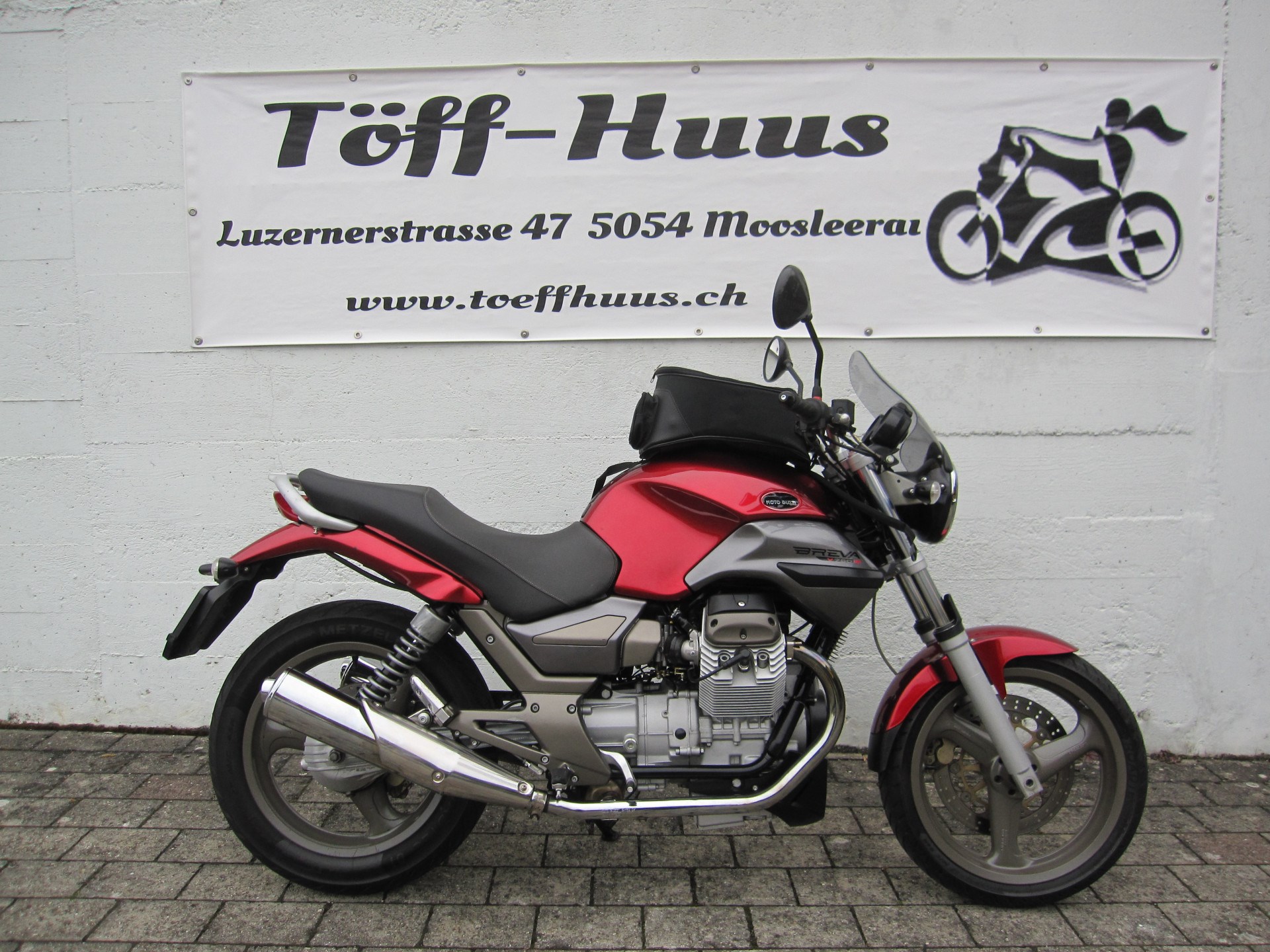 MOTO GUZZI Breva 750-showroom-element-2