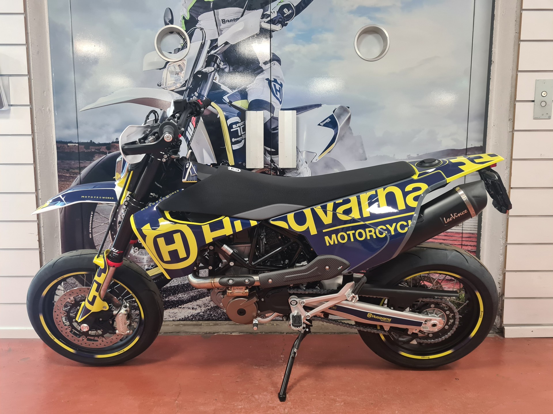 HUSQVARNA 701 Supermoto
