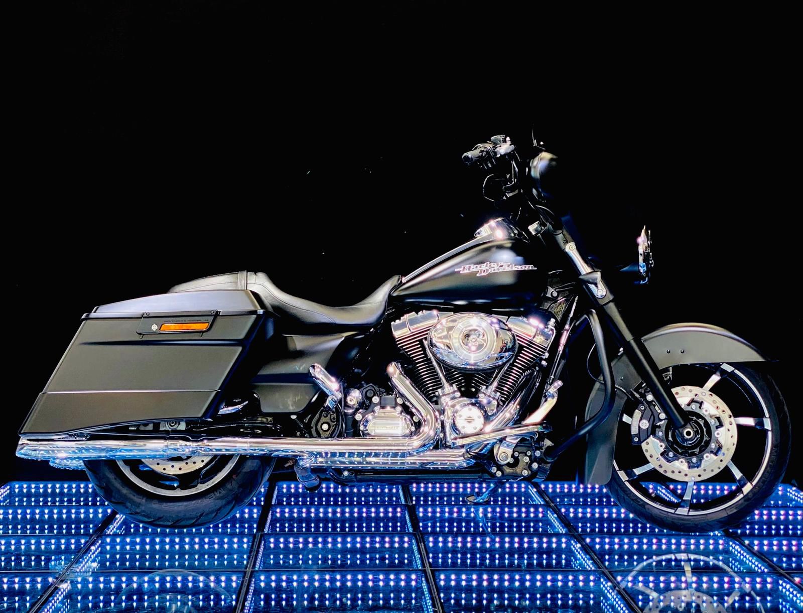 HARLEY-DAVIDSON FLHX Street Glide ABS-showroom-element-2