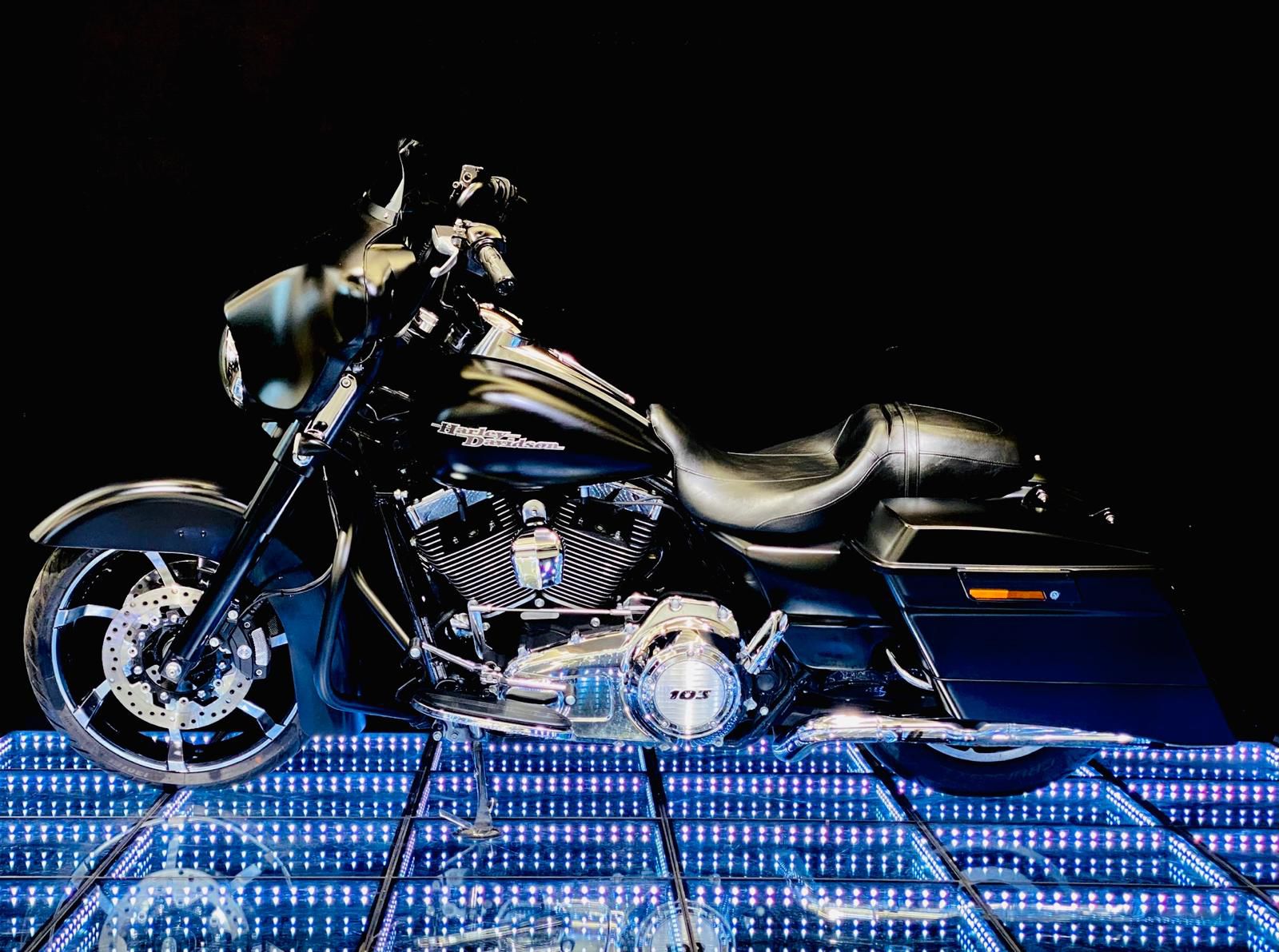 HARLEY-DAVIDSON FLHX Street Glide ABS-showroom-element-3