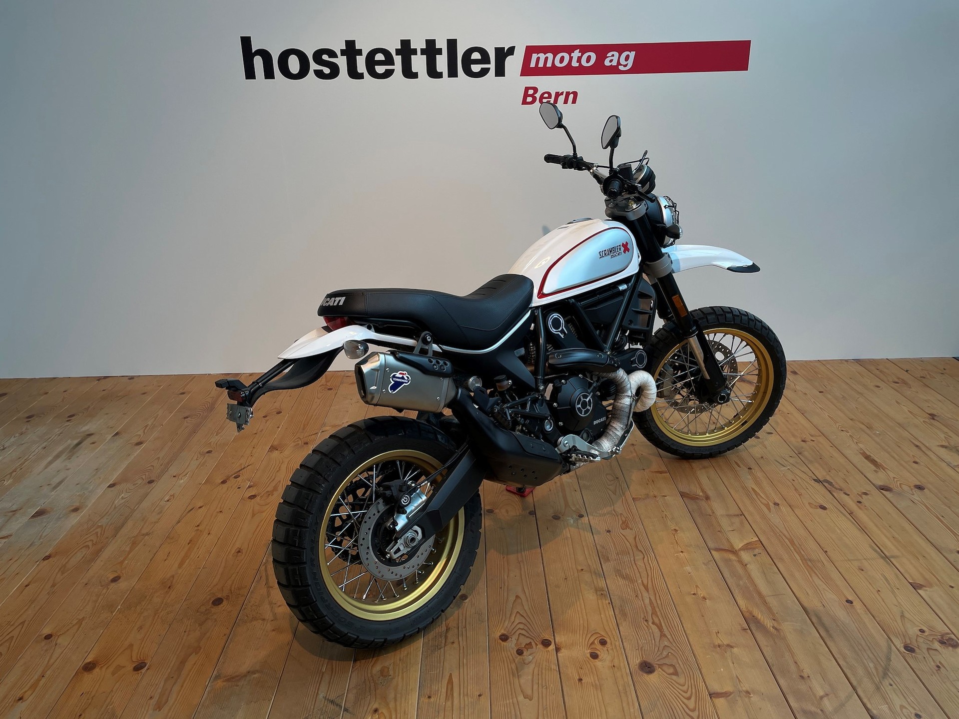 DUCATI SCRAMBLER 800-showroom-element-2