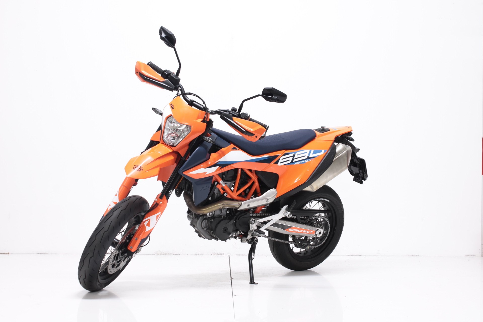 KTM 690 SMC R Supermoto-showroom-element-1