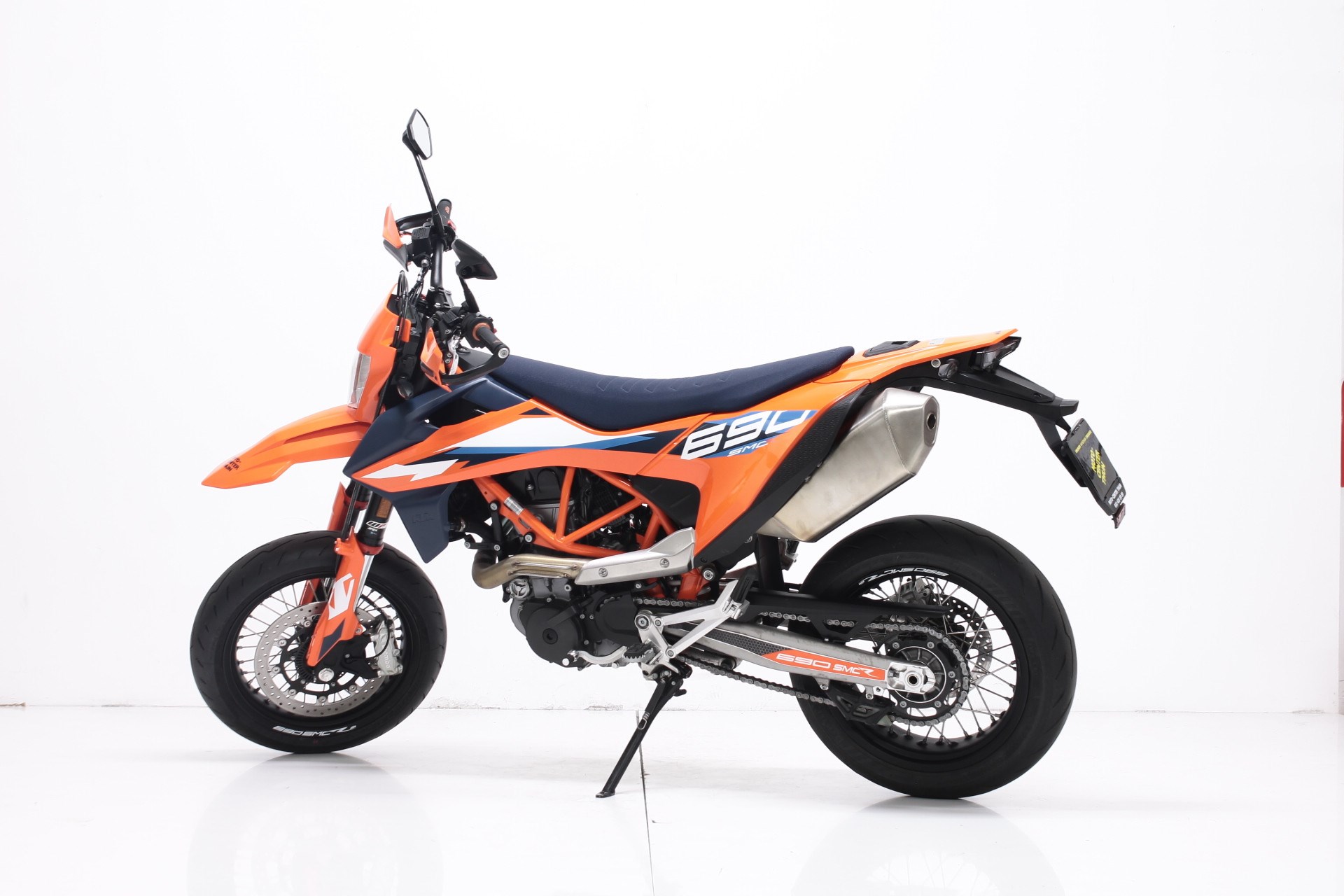 KTM 690 SMC R Supermoto-showroom-element-2
