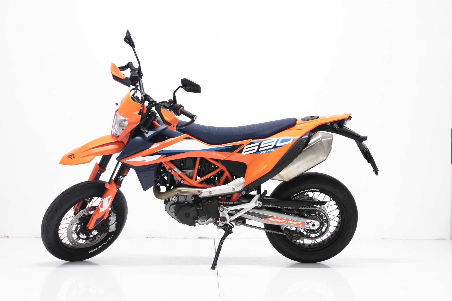 KTM 690 SMC R Supermoto-showroom-element-3