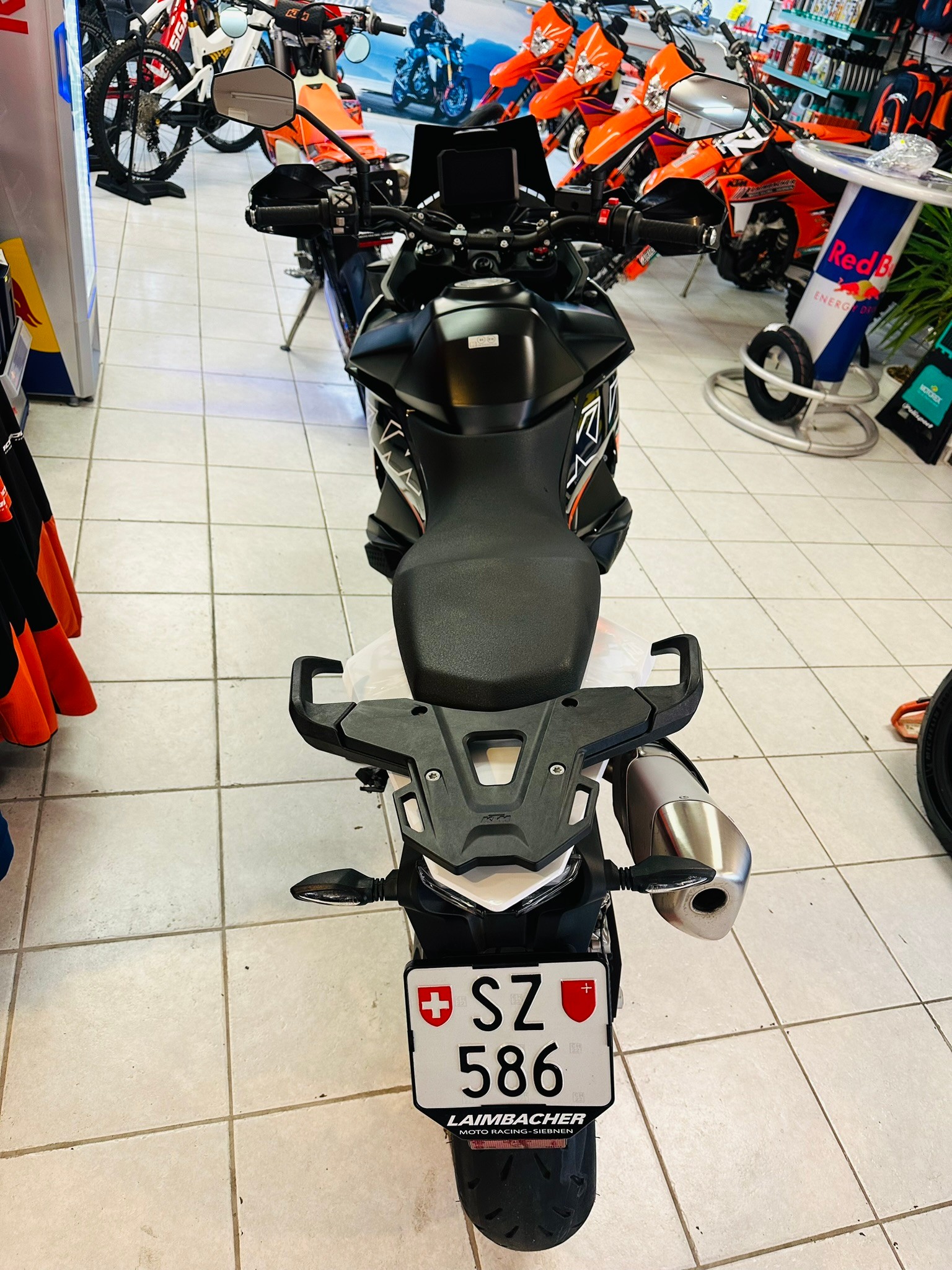 KTM 890 SMT-showroom-element-3