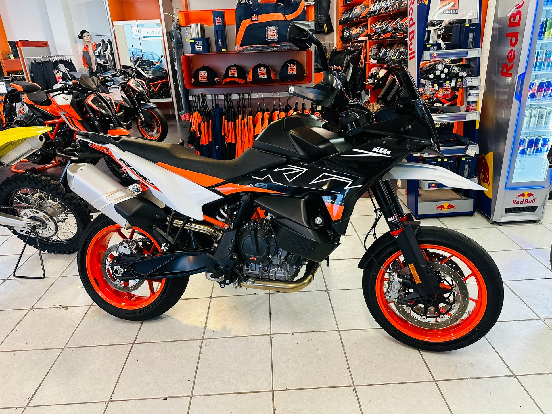 KTM 890 SMT-showroom-element-1