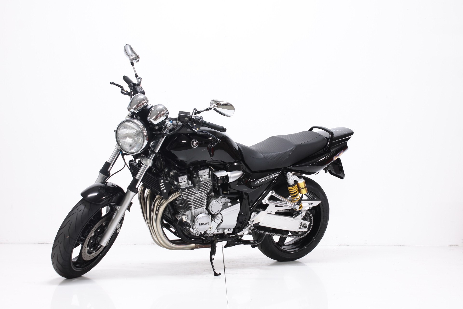 YAMAHA XJR 1300-showroom-element-1
