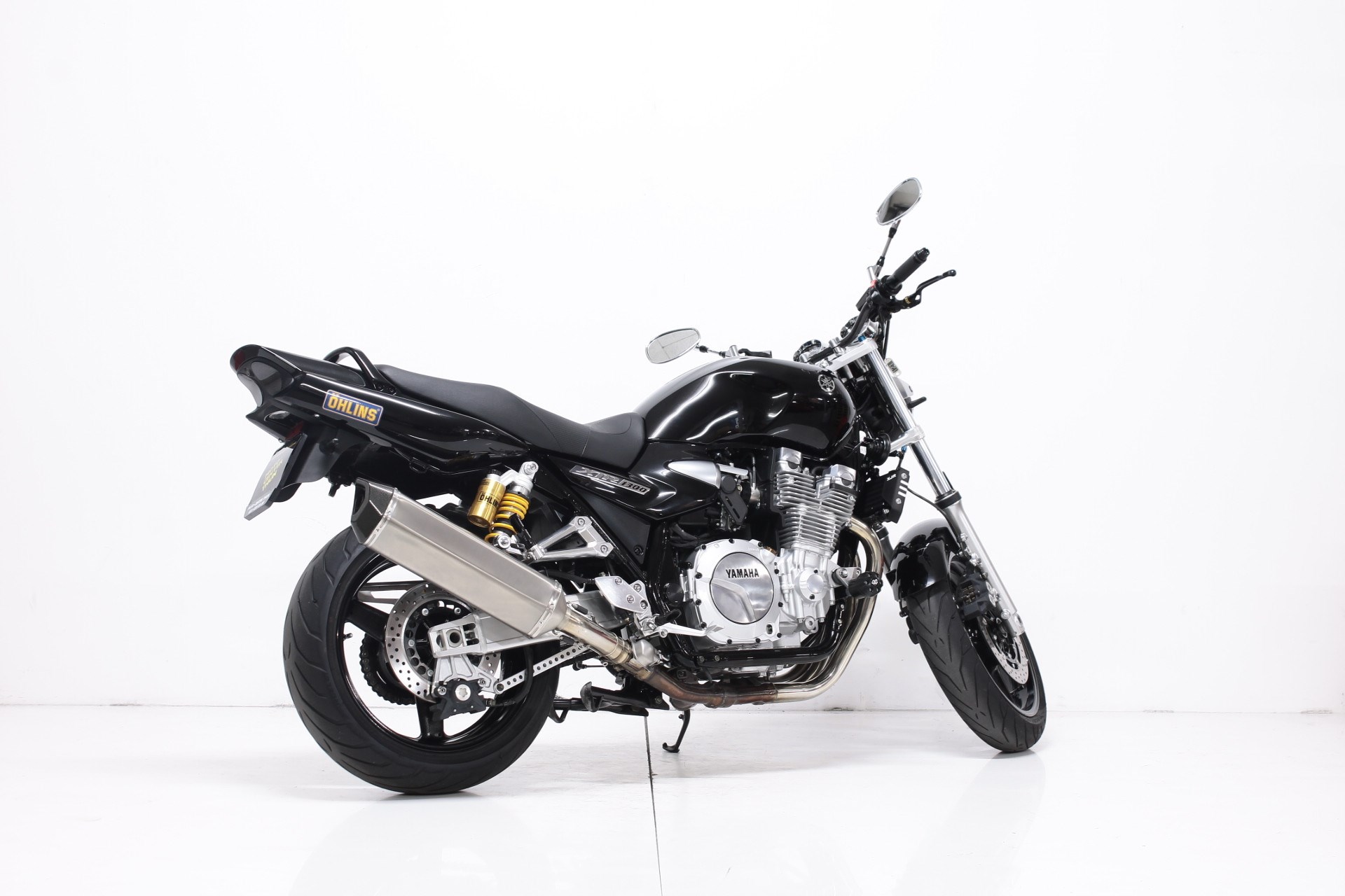 YAMAHA XJR 1300-showroom-element-2