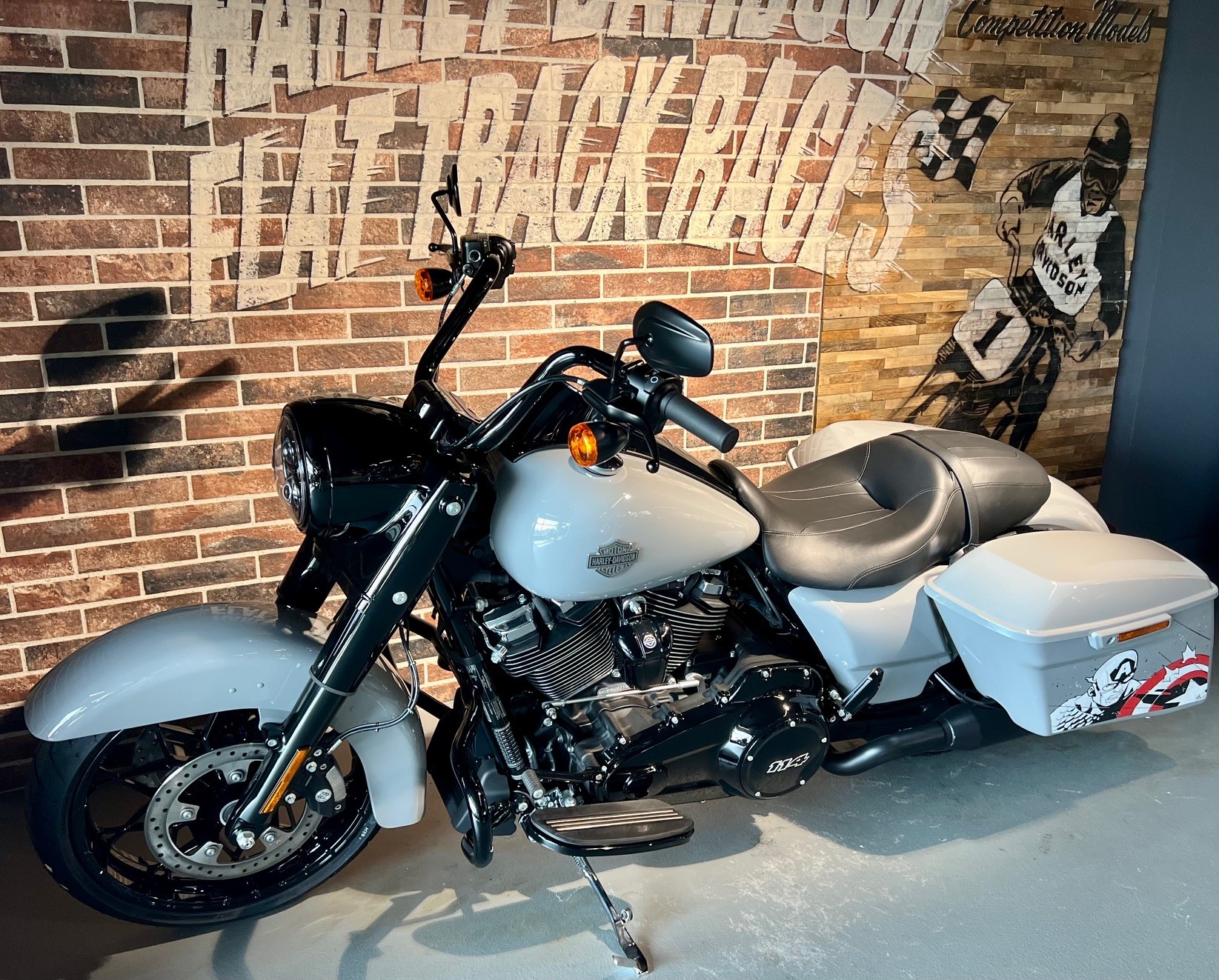 HARLEY-DAVIDSON FLHRXS Road King Special 114-showroom-element-1