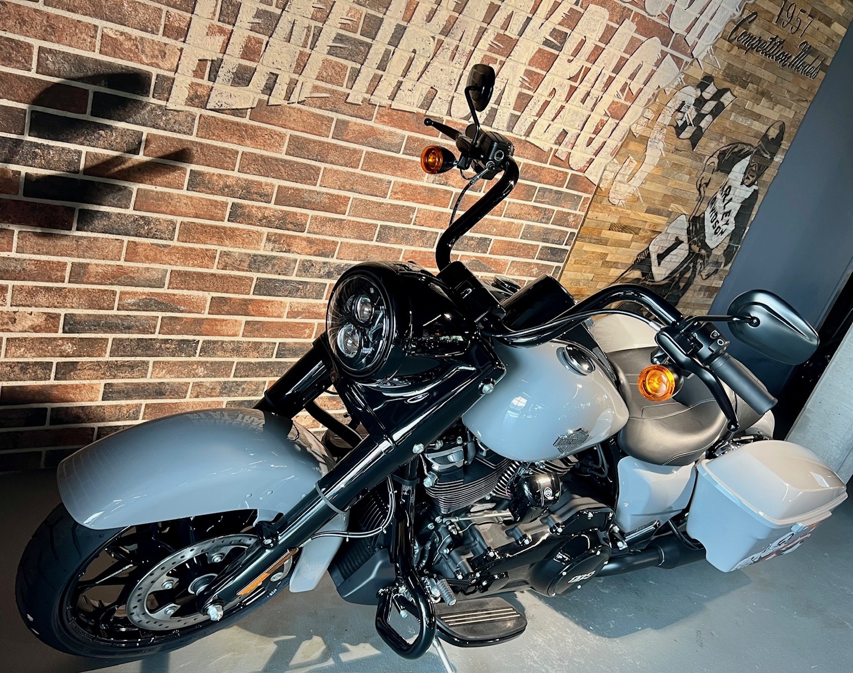 HARLEY-DAVIDSON FLHRXS Road King Special 114-showroom-element-2