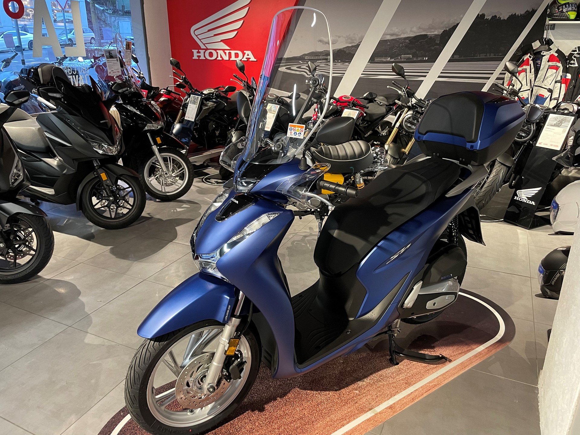 HONDA SH 125 +-showroom-element-1