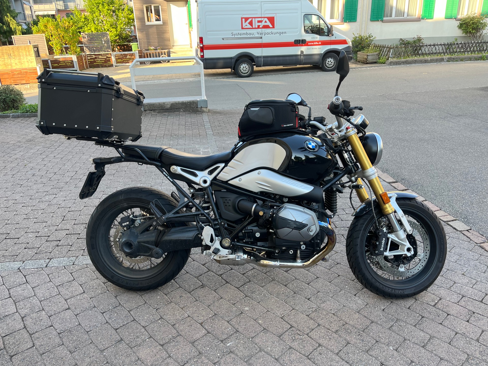 BMW R nineT-image-1
