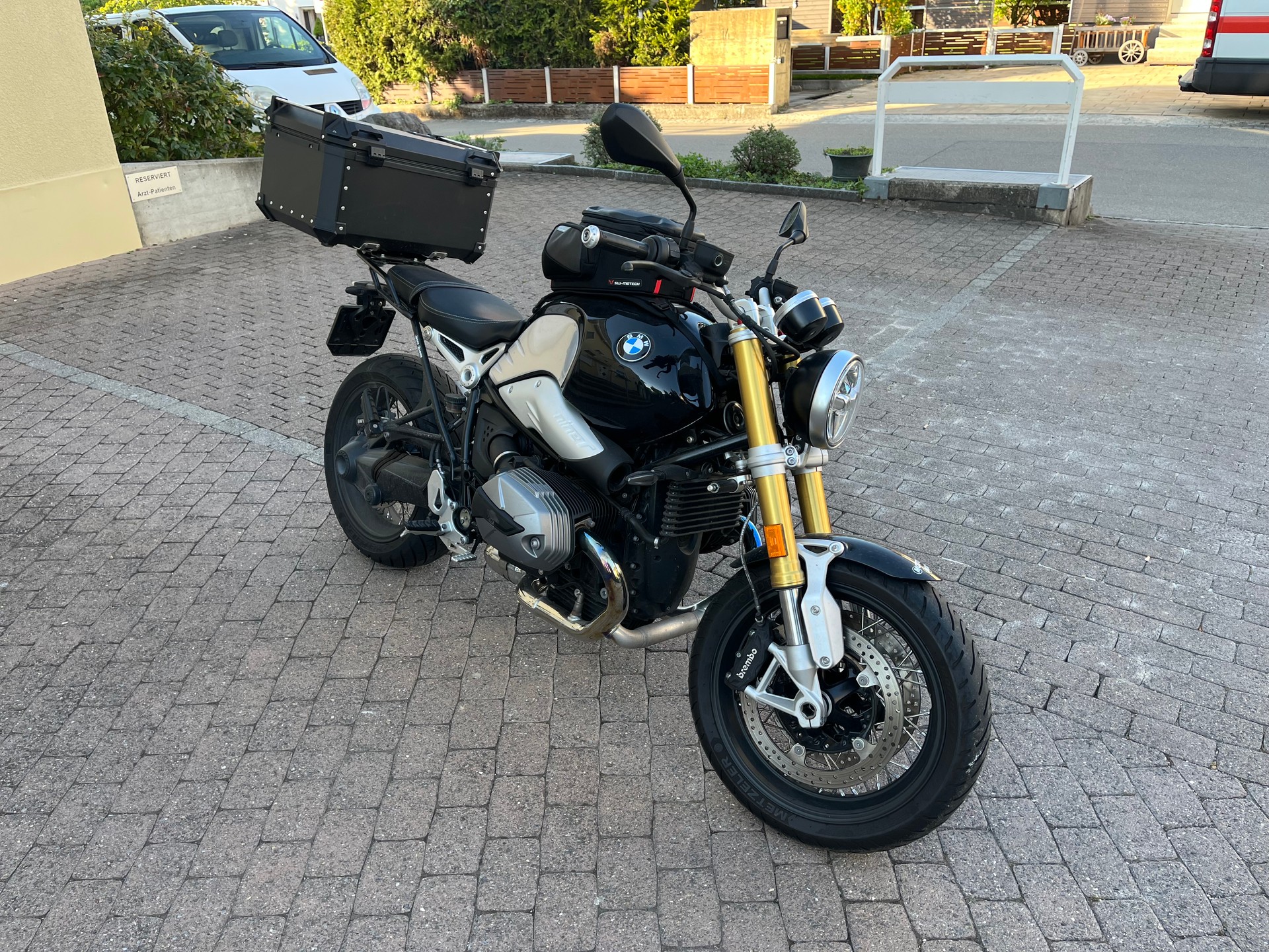 BMW R nineT-image-2