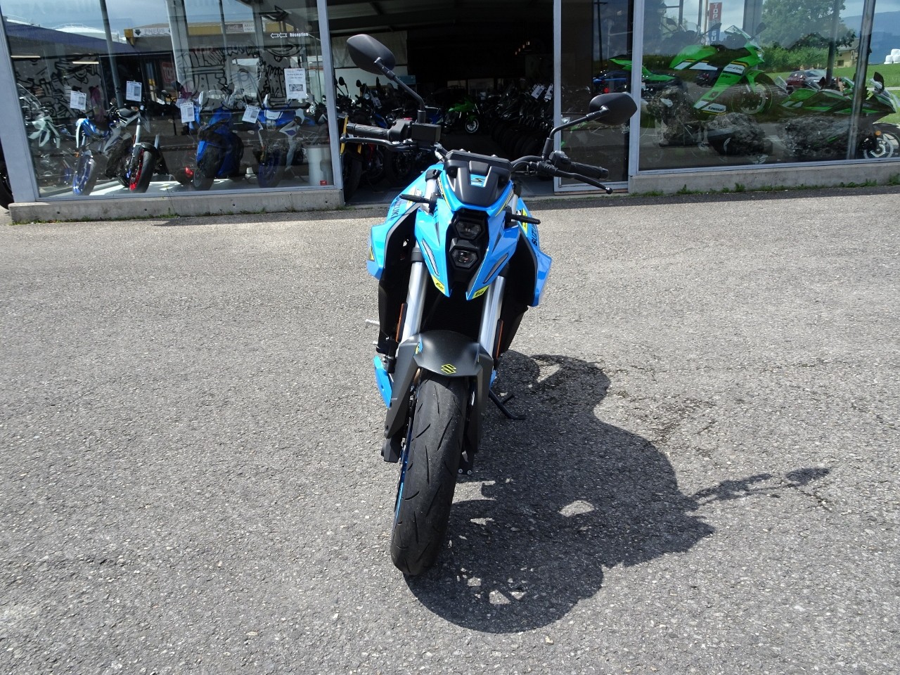 SUZUKI GSX-8 S-showroom-element-2